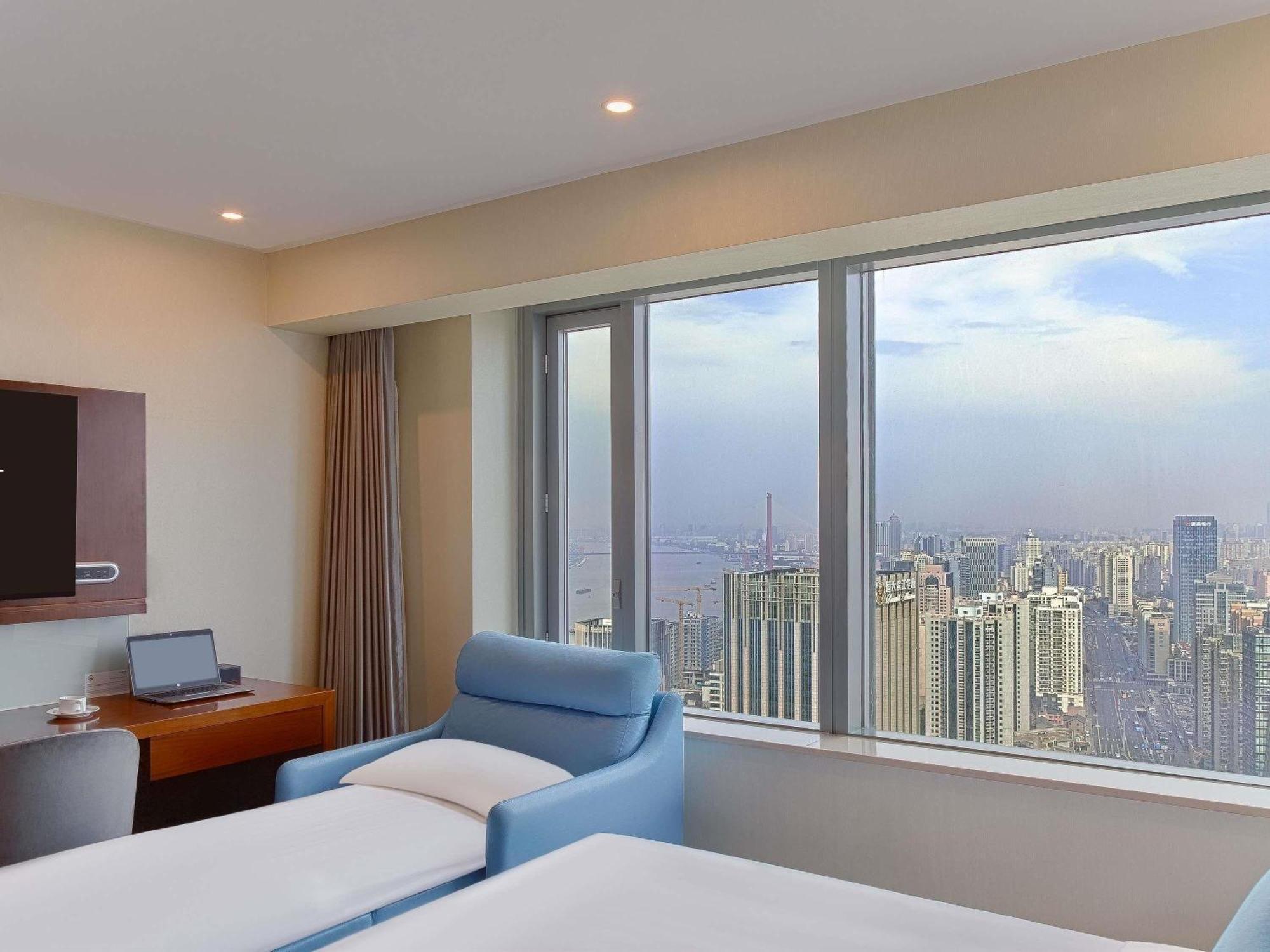 Standard King Room River Side or Non-Smoking
