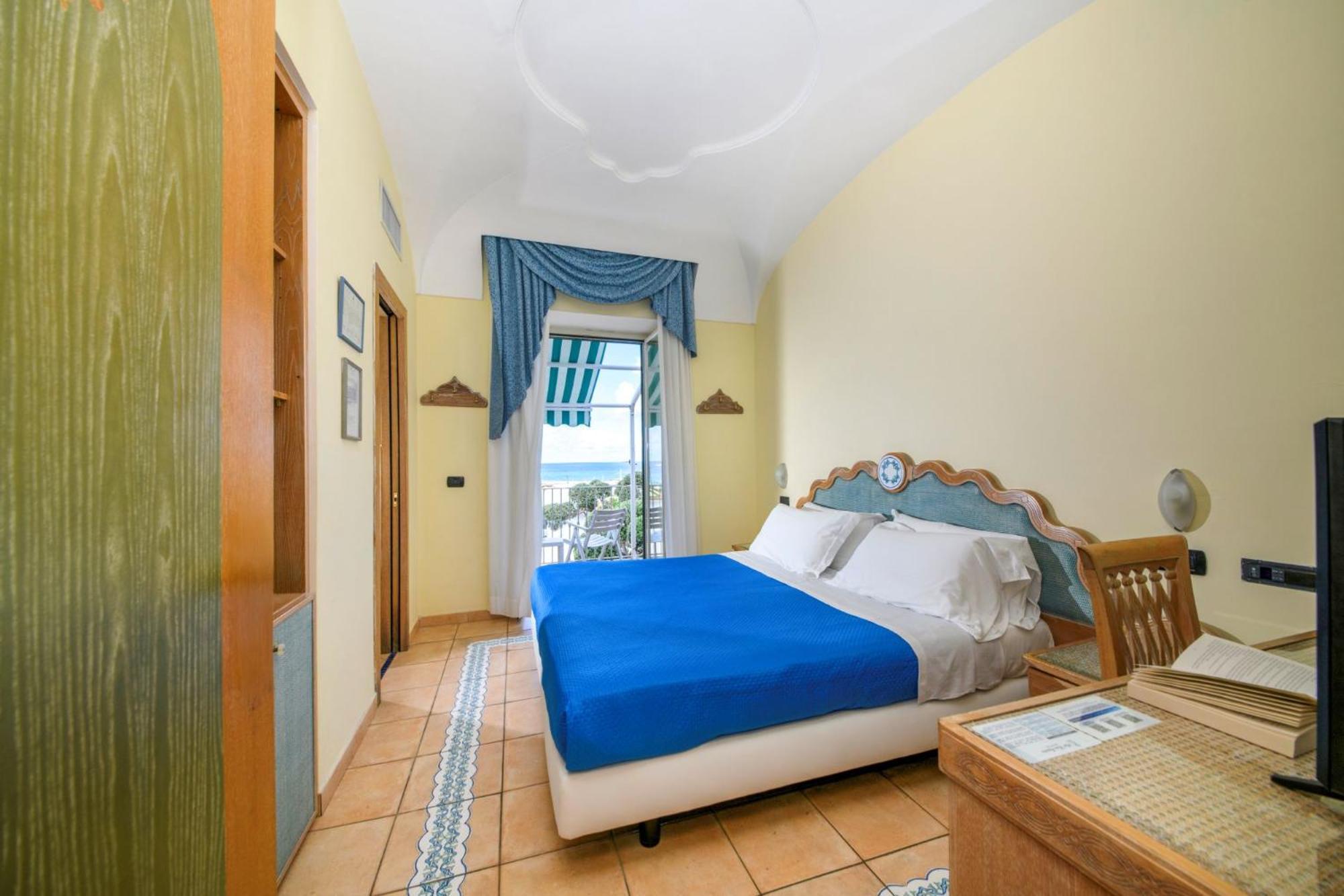 Double Room with Balcony and Sea View