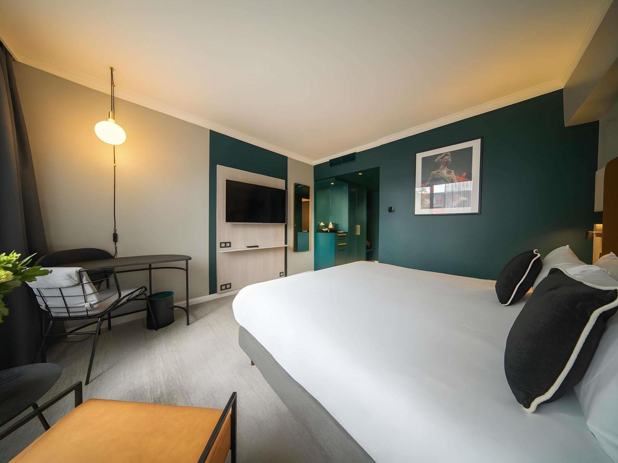 Superior King Room City side
