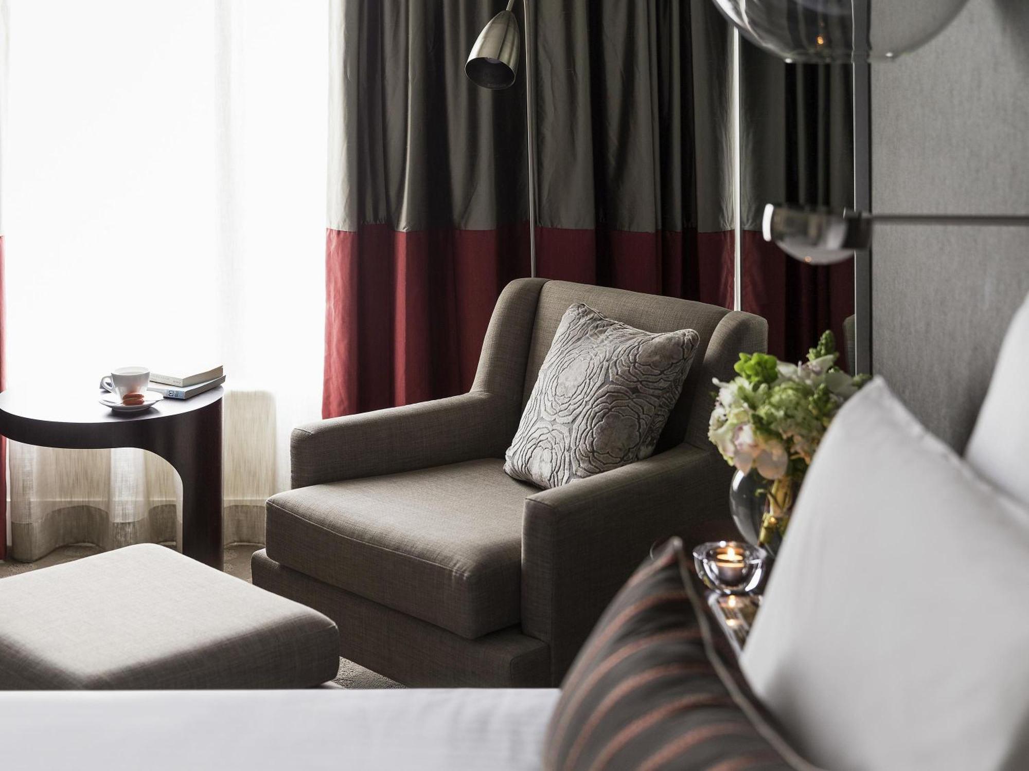 Deluxe King Room Lake View