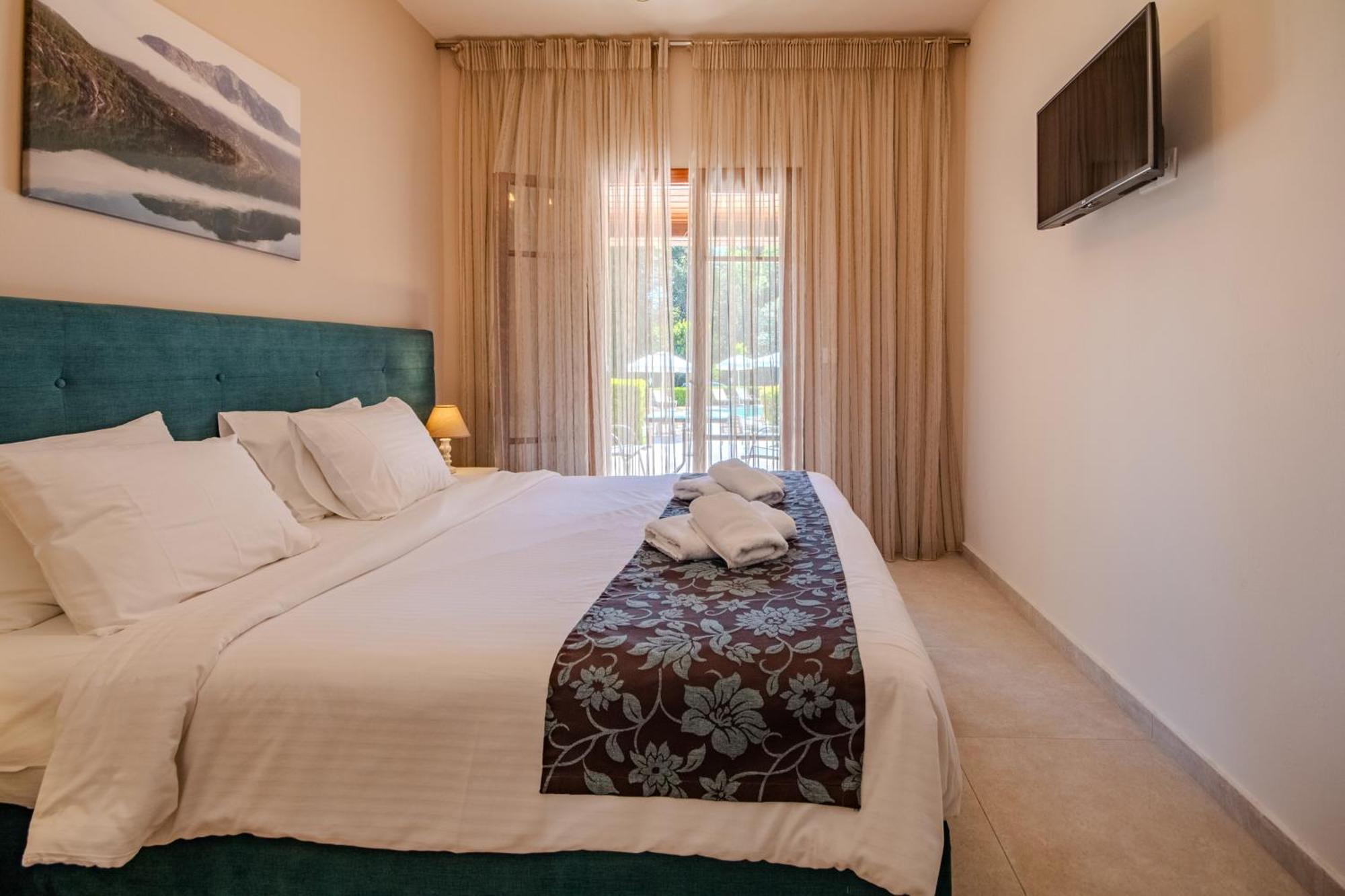 Double Room with Pool View