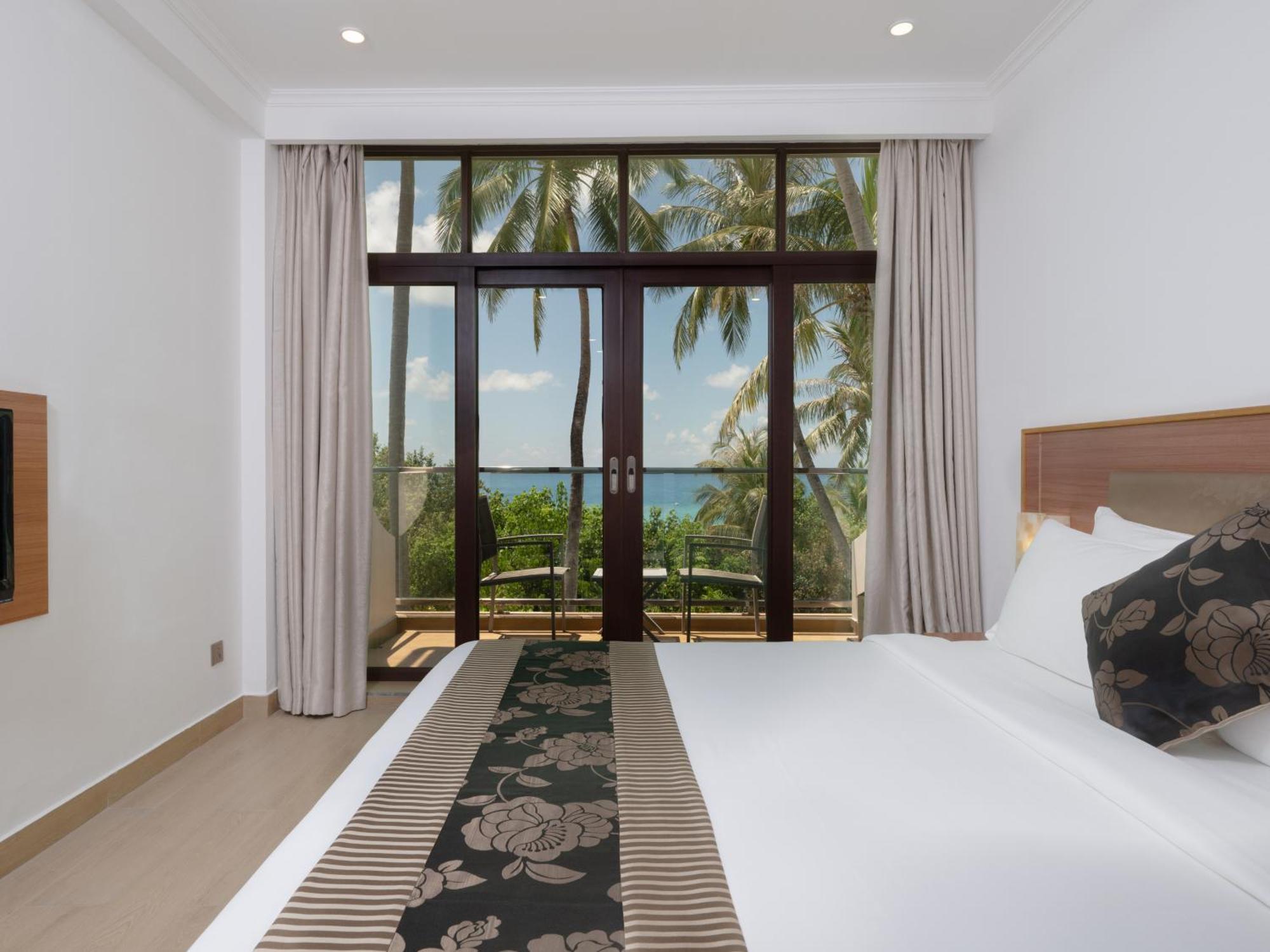 Chambre Double Deluxe avec Balcon - Vue sur Mer (Transfert Aller-Retour Gratuit en Hors-Bord, Excursion Gratuite sur Banc de Sable et Observation des Dauphins)