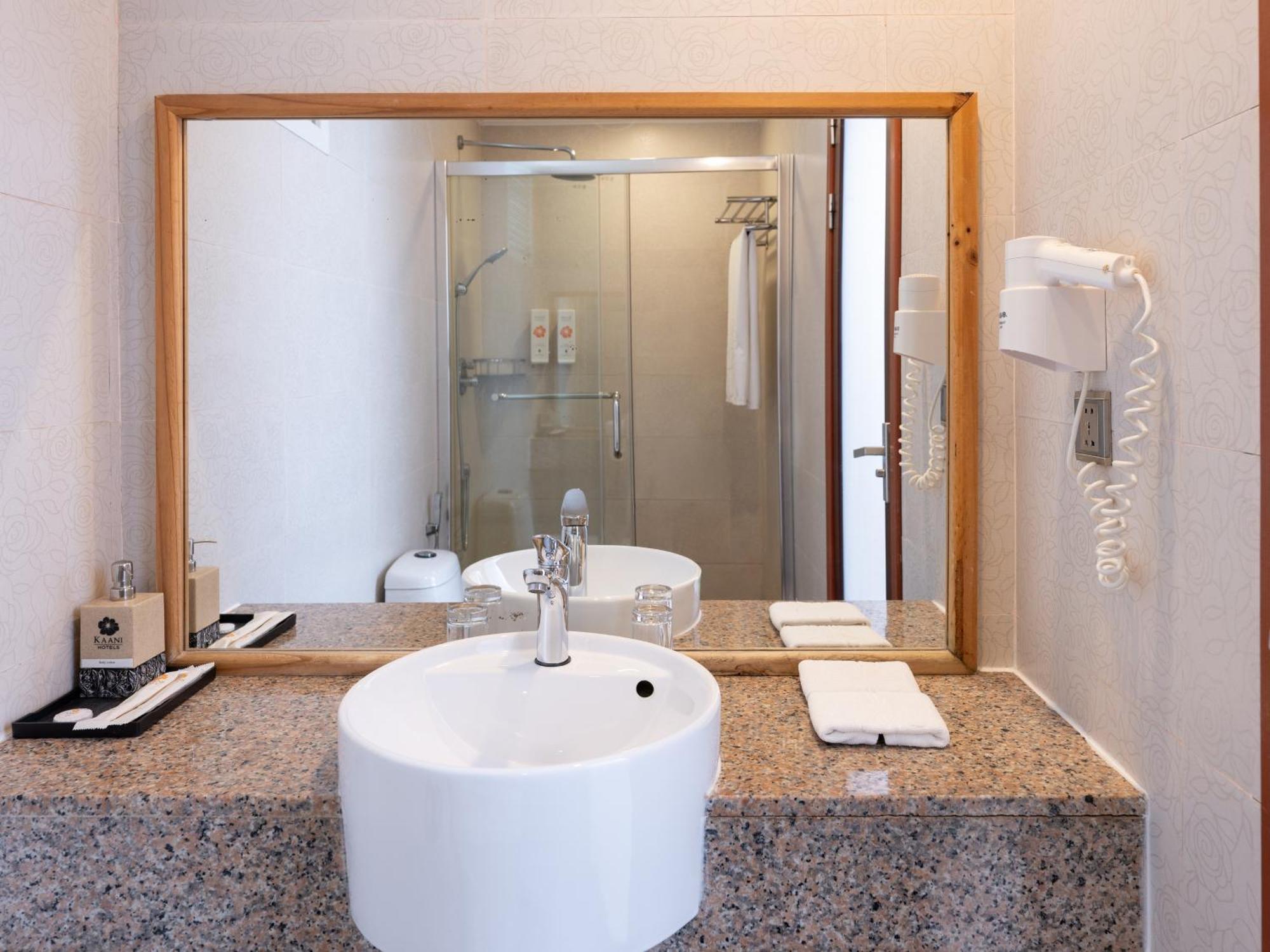 Chambre Double de Luxe avec Balcon - Vue sur Ville