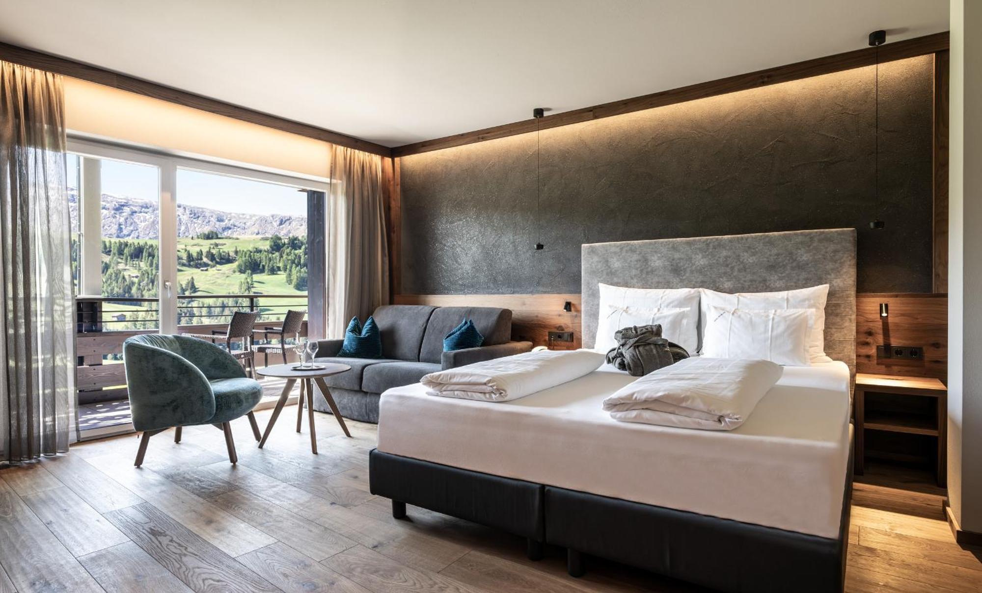 Junior Suite Balcony Mountain View