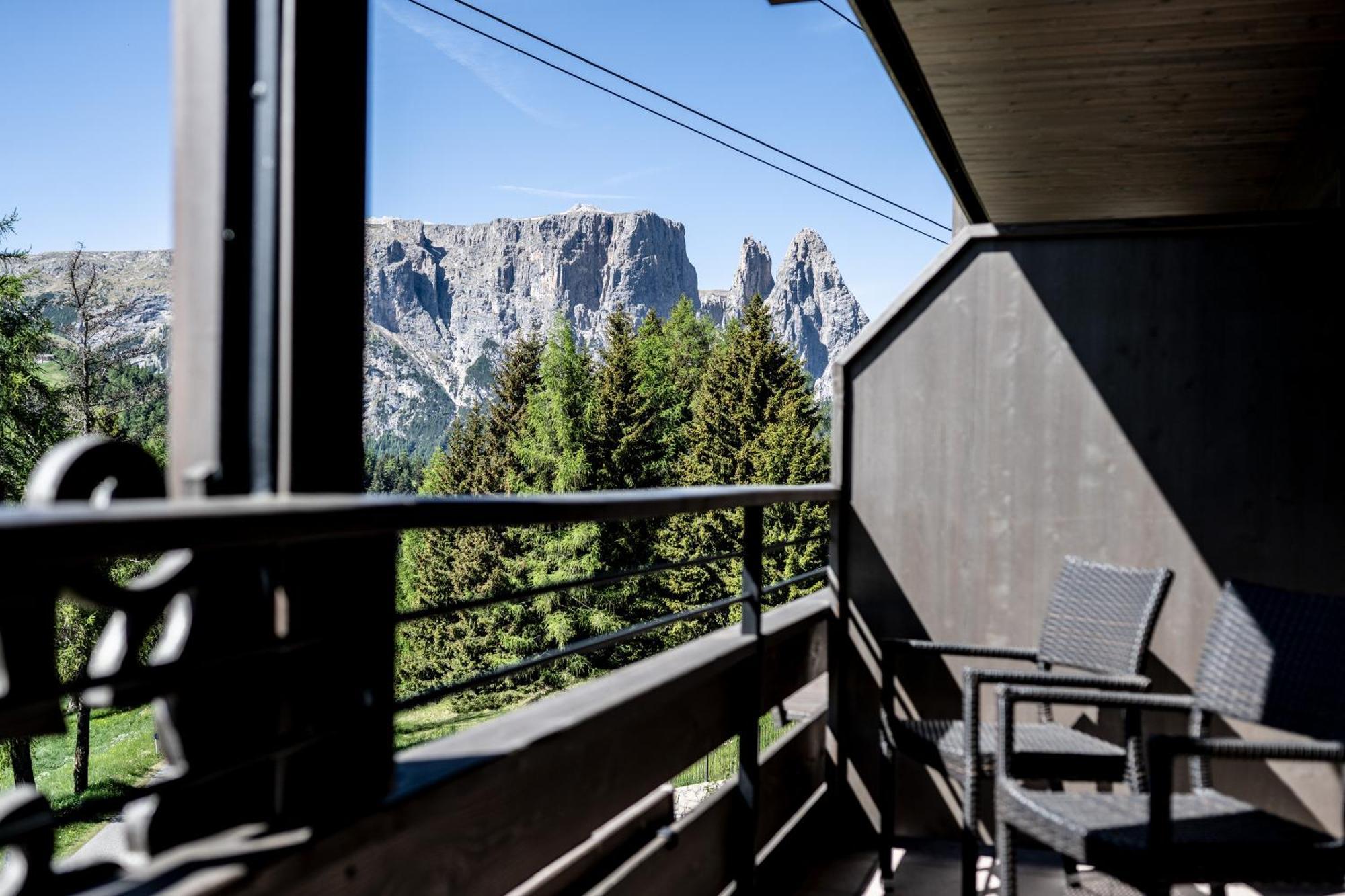 Junior Suite Balcony Mountain View