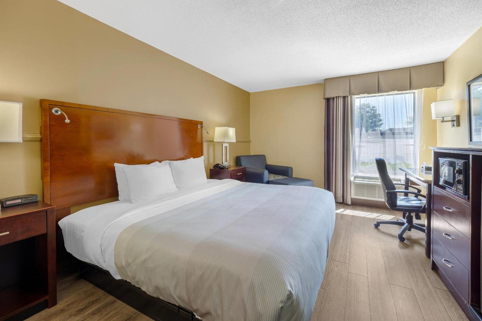 King Room - Accessible/Non-Smoking