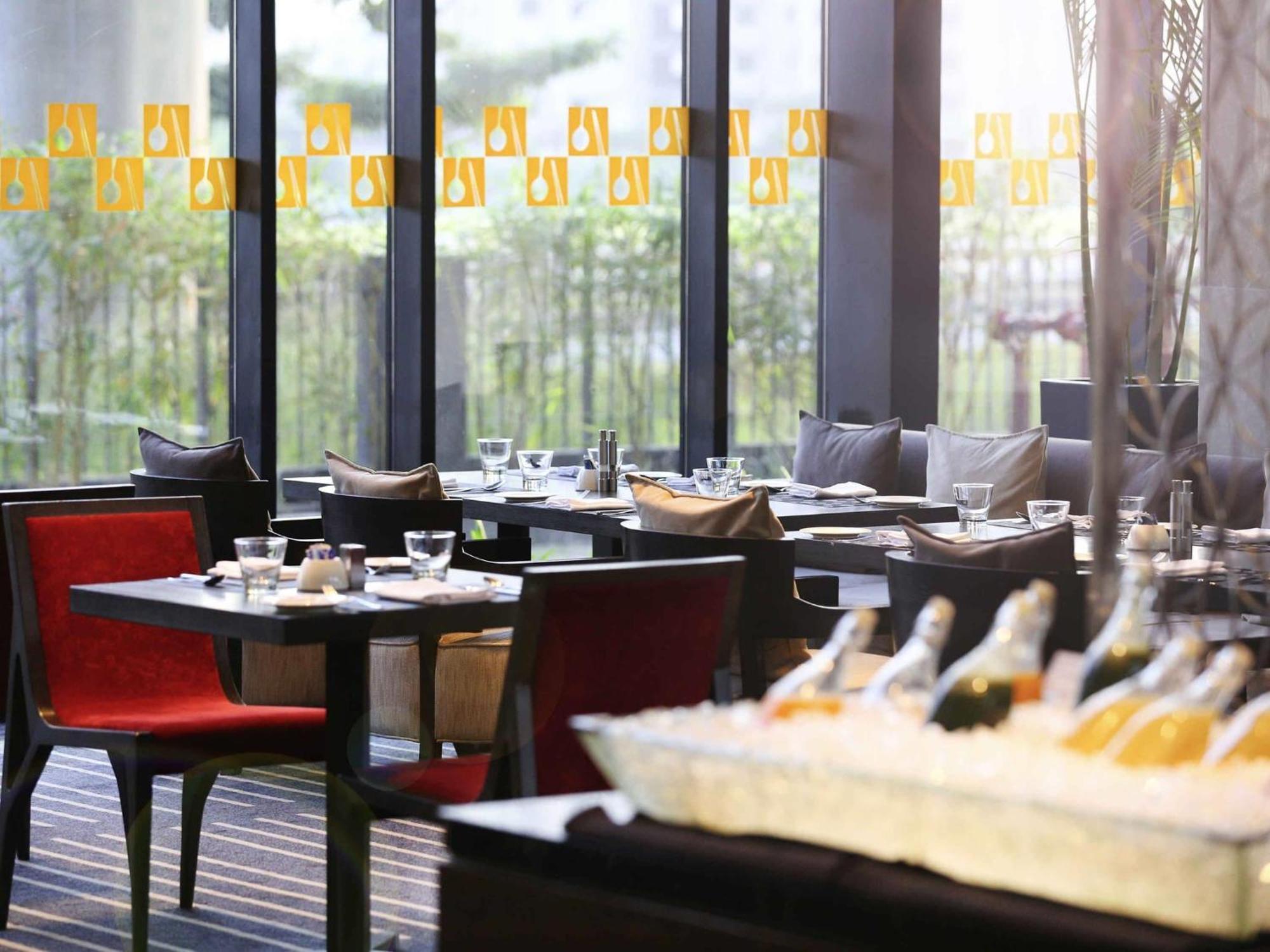 Suite Premier Lounge Access Airport transfers laundry
