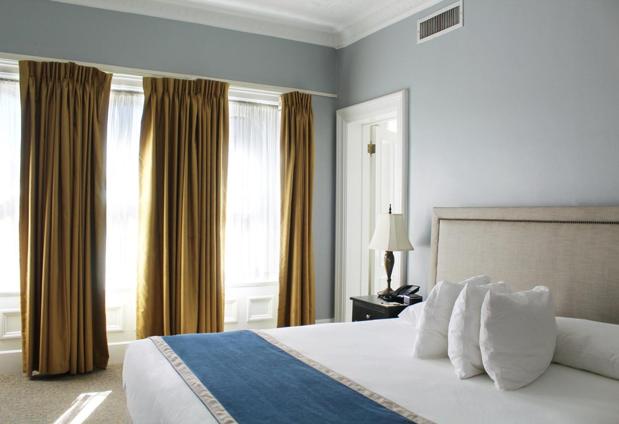 Deluxe Zimmer mit Kingsize-Bett