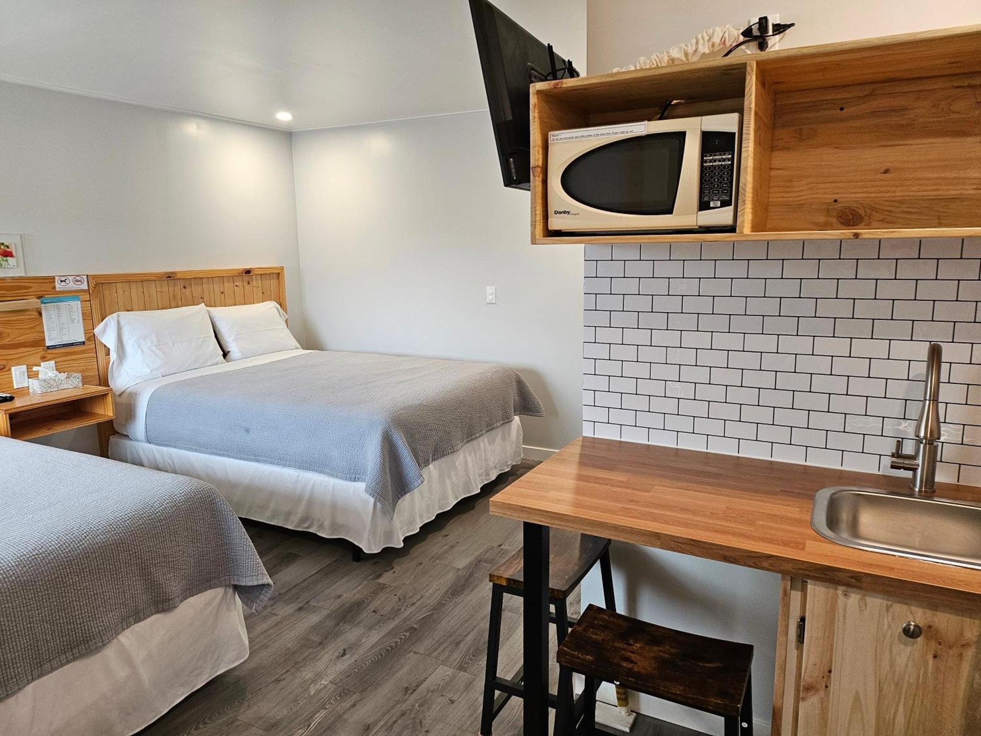 Deluxe Queen Room with Two Queen Beds