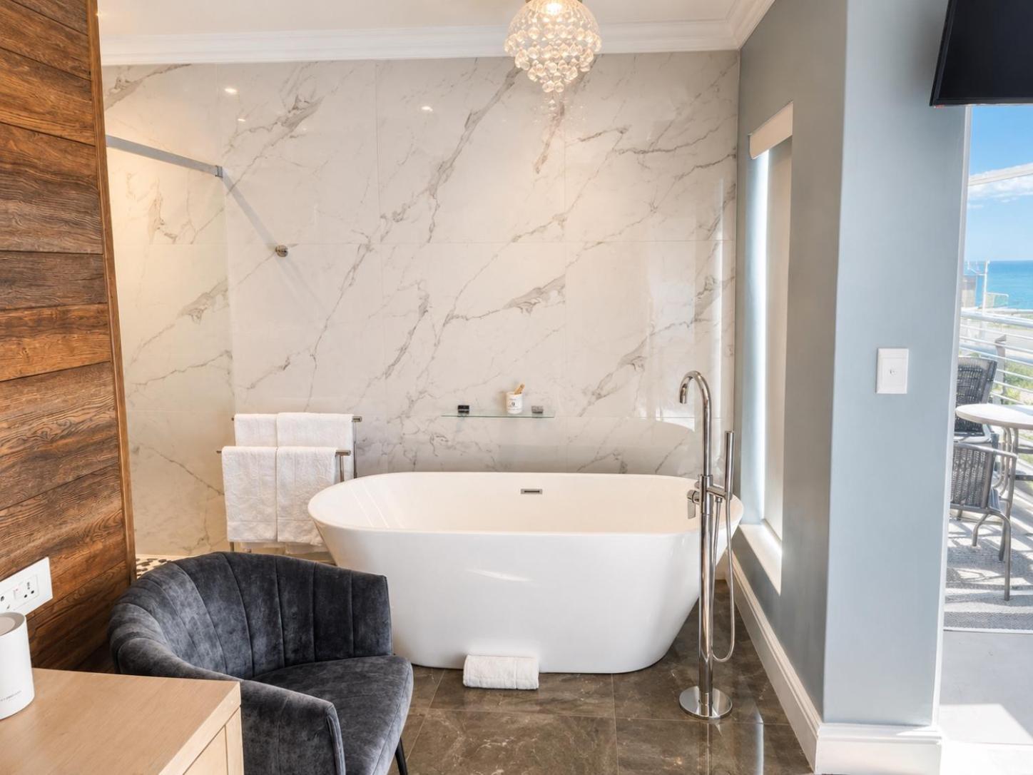 Large King or Twin Suite with Island & Sea View