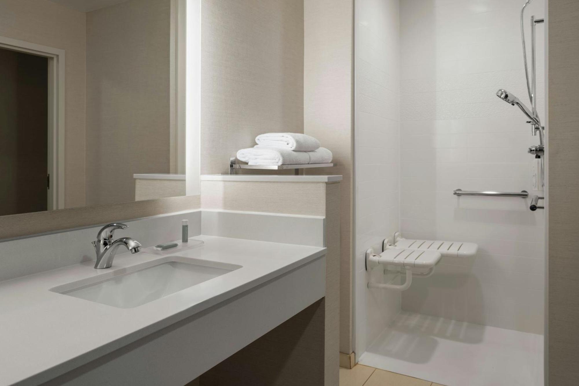 Studio with King Bed, Roll-In Shower and Sofa Bed - Mobility Access