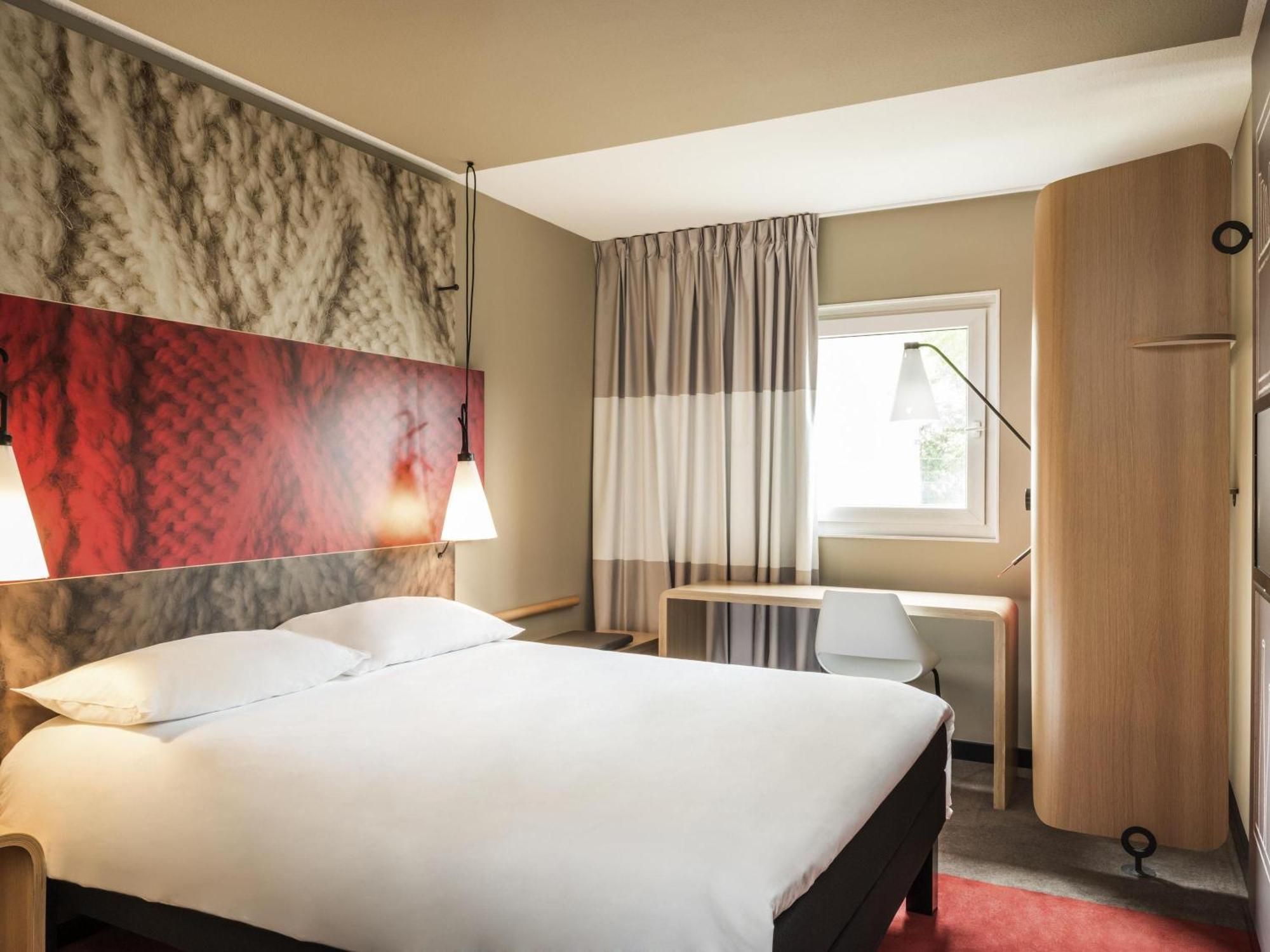Standard room double bed