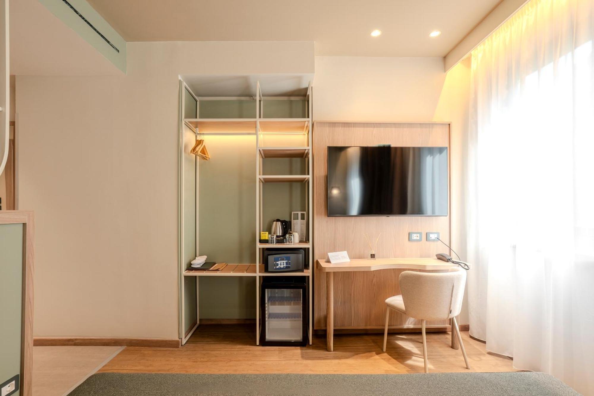 Standard Queen Room