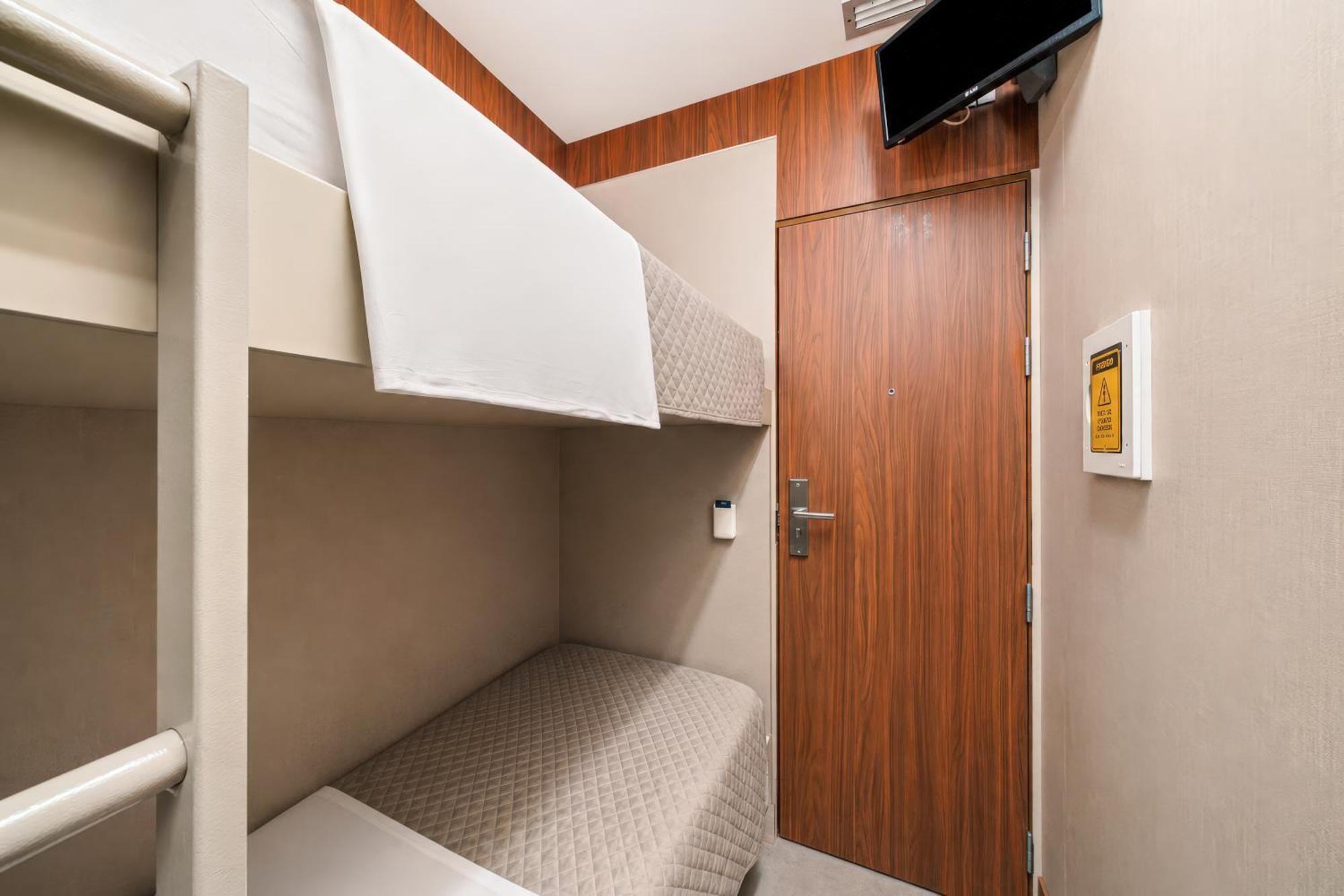 Quarto Duplo com Cama Beliche e Banheiro Externo,1771716108:JPEG