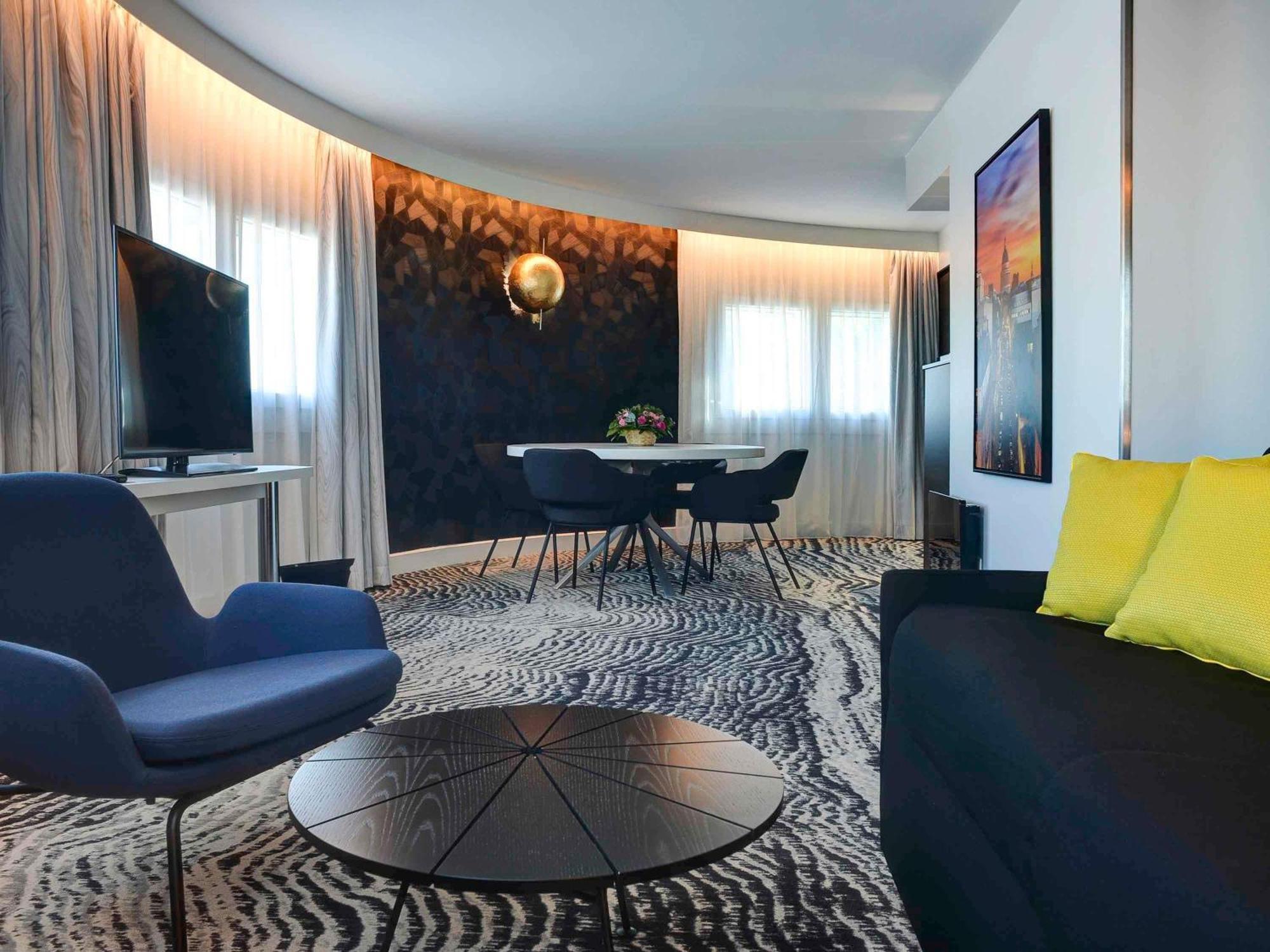 King Suite Sofa