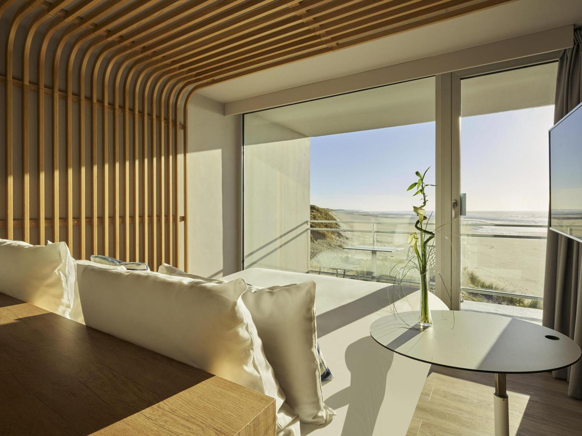 Executive Room sea view balcony double bed sofa bed