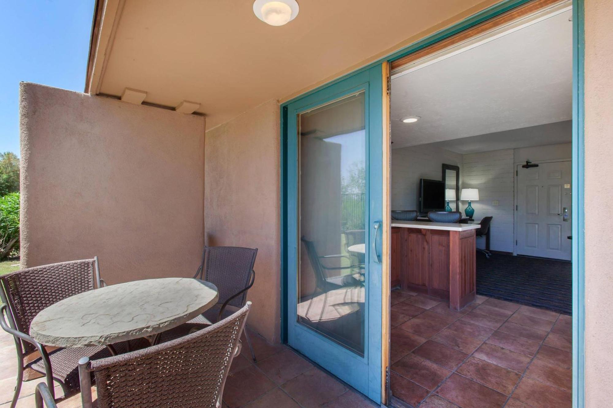 King Suite - Accessible/Non-Smoking
