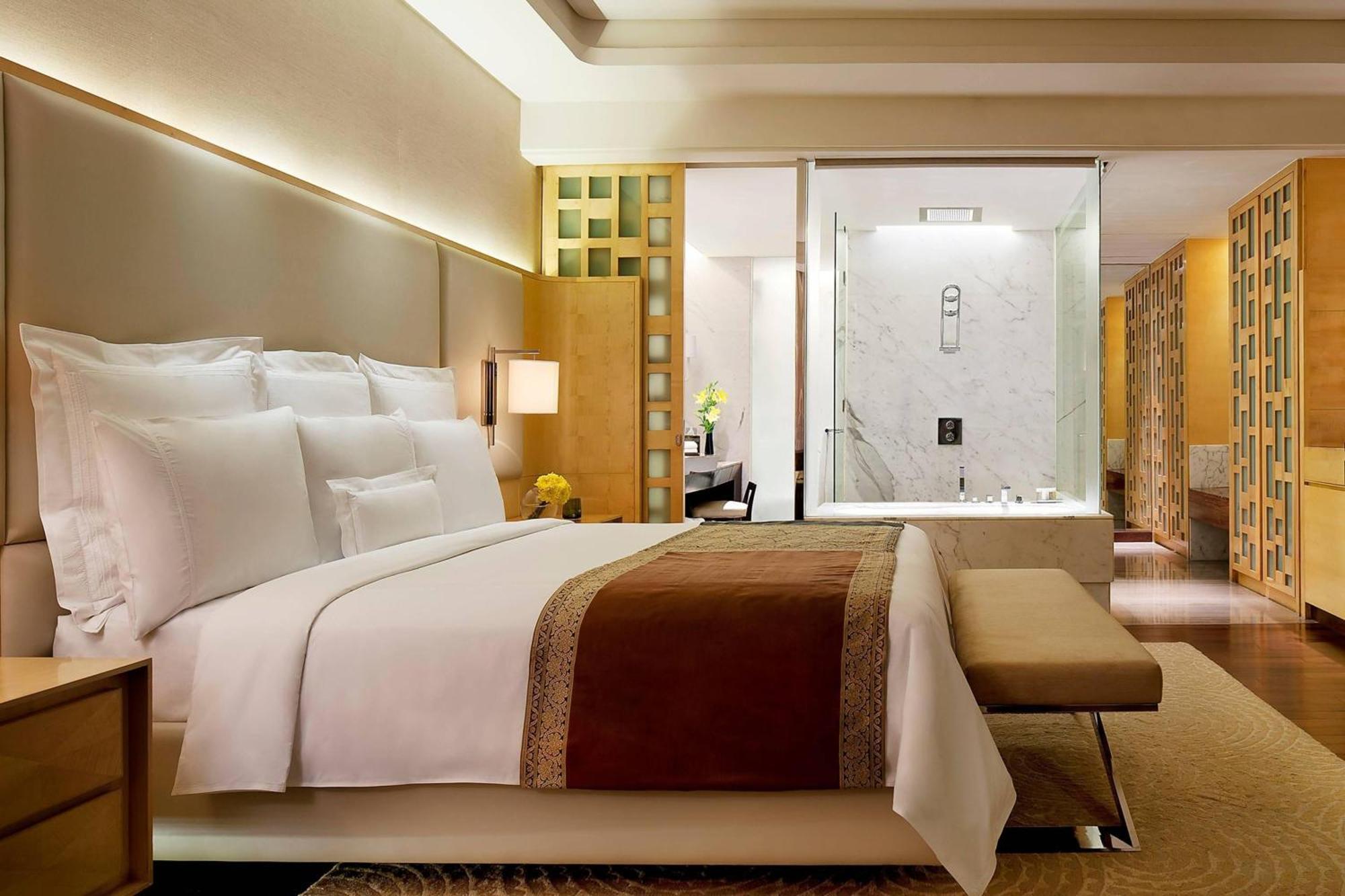 Executive King Room complimentary & Club access unlimited IMFL Beverages 5PM to 7PM F&B at JW Café Saffron XO