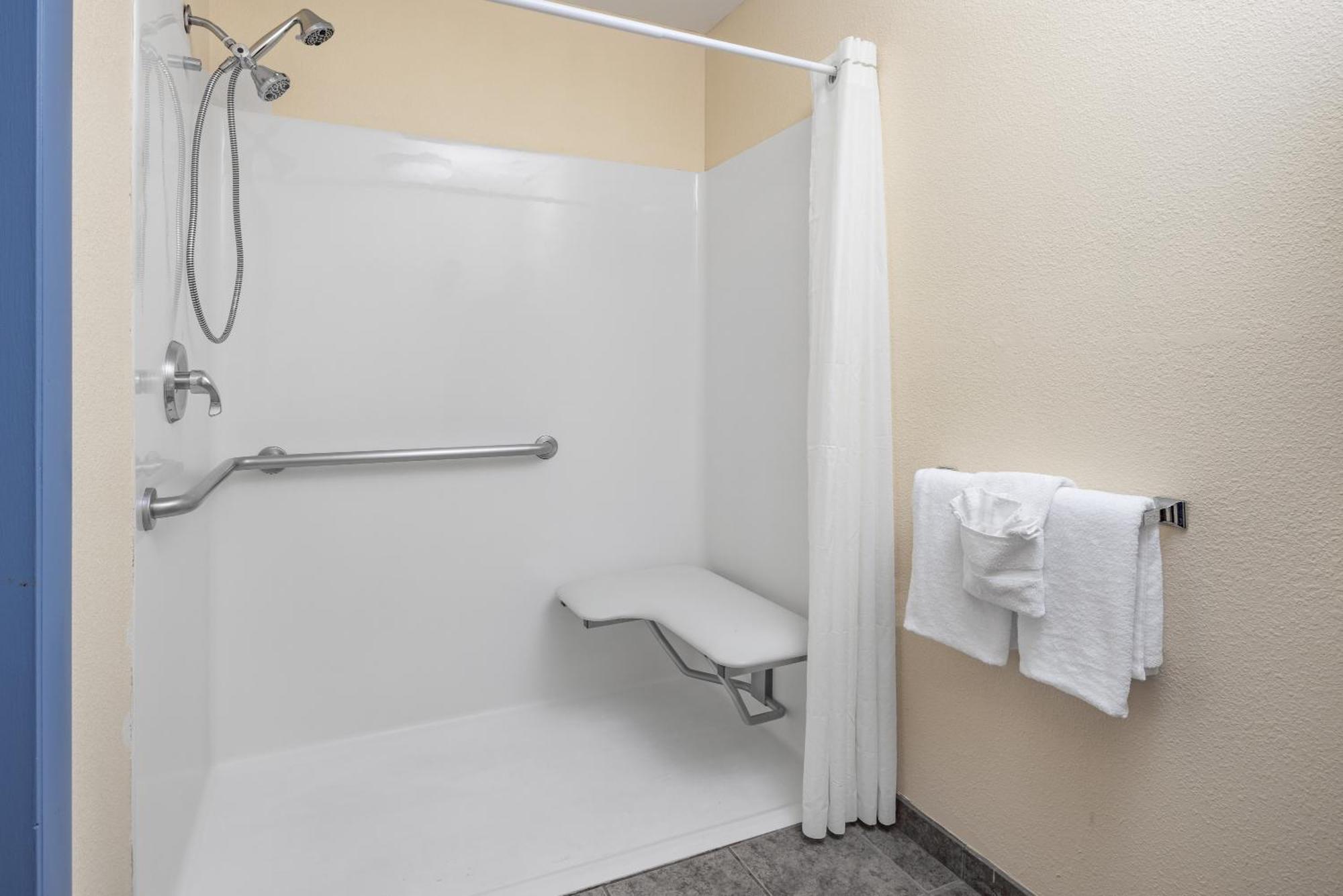 King Room with Roll-In Shower - Mobility Access/Non-Smoking