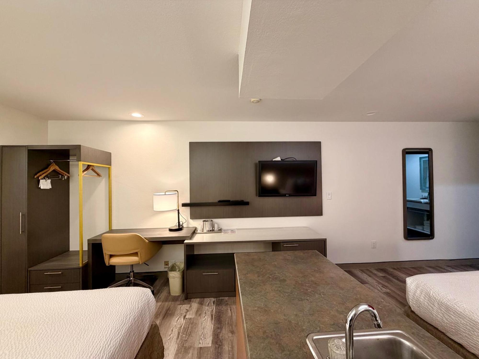 Studio Suite Two Queen Beds Non-Smoking