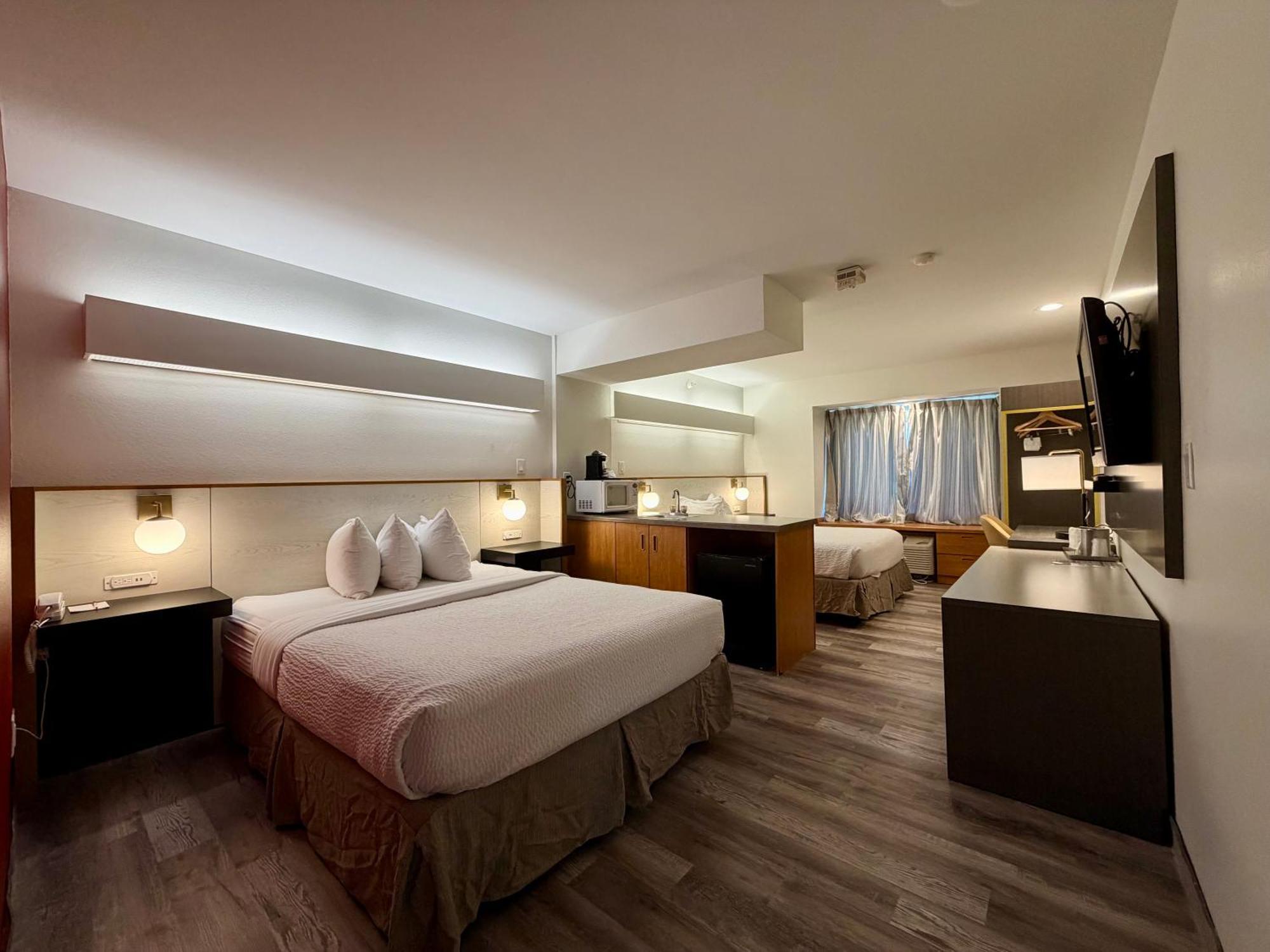Studio Suite Two Queen Beds Non-Smoking