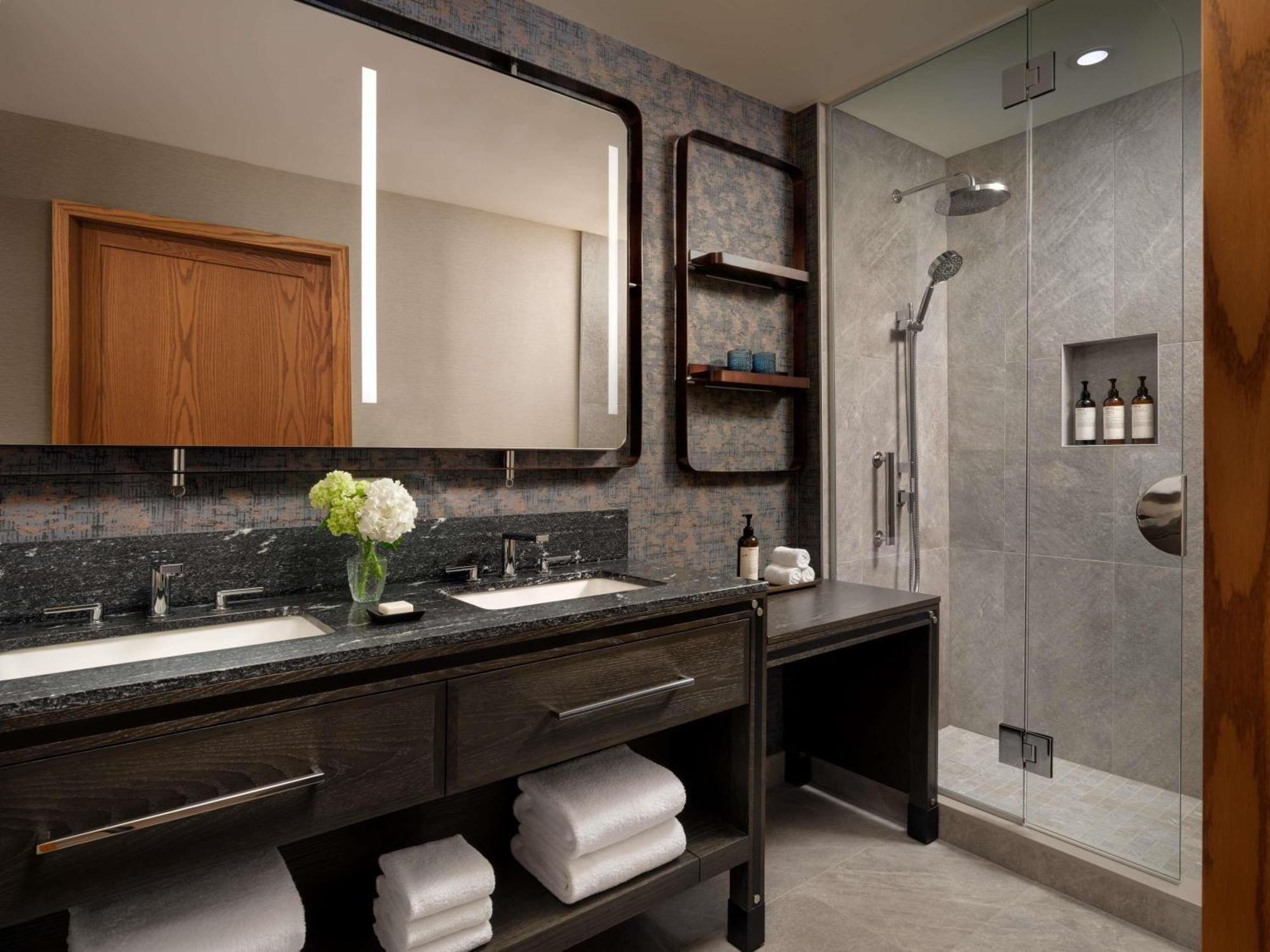 One-Bedroom King Suite Lake View
