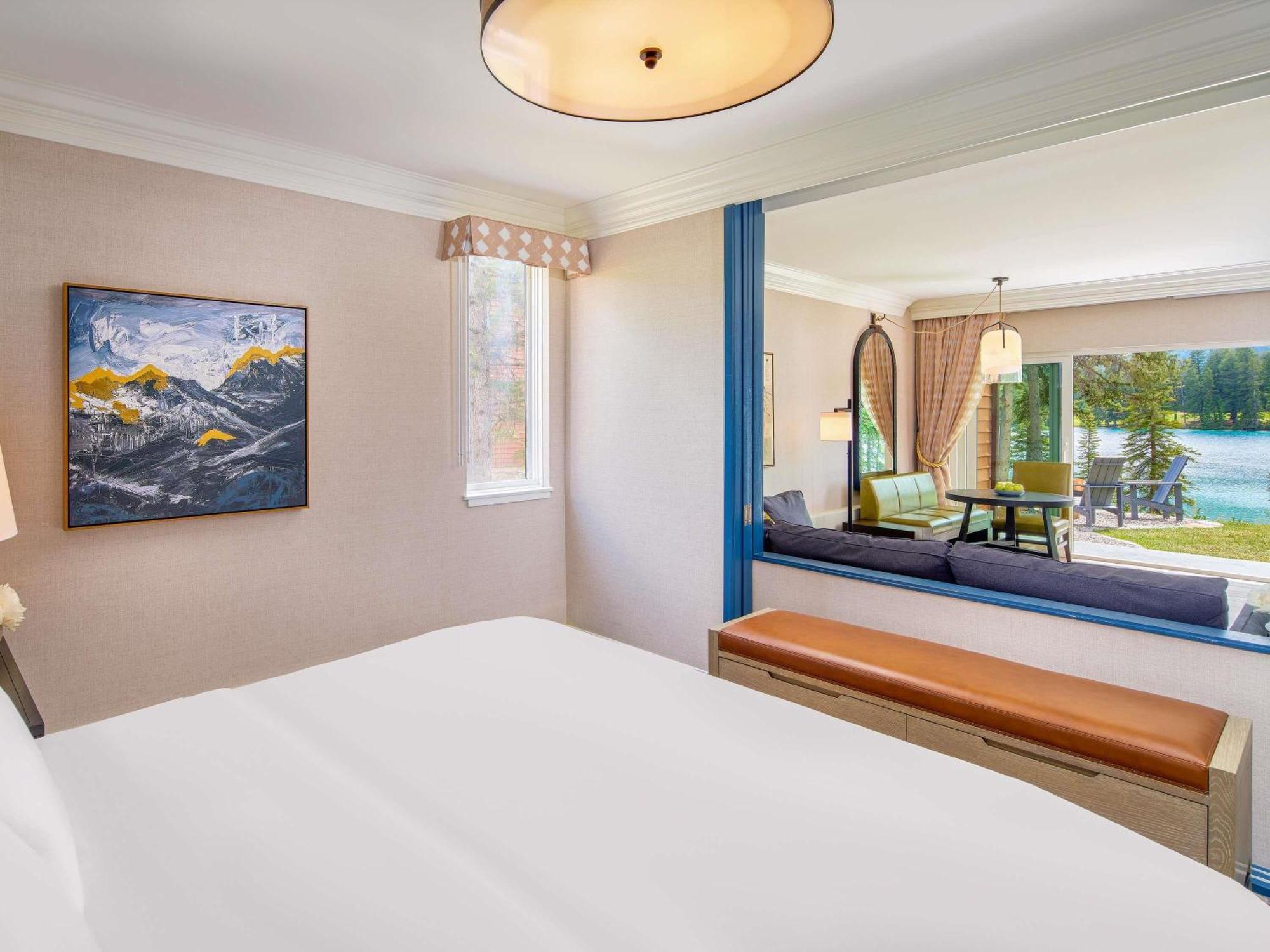 Luxury Lakefront King Suite Livining Room Balcony Partial Lake View