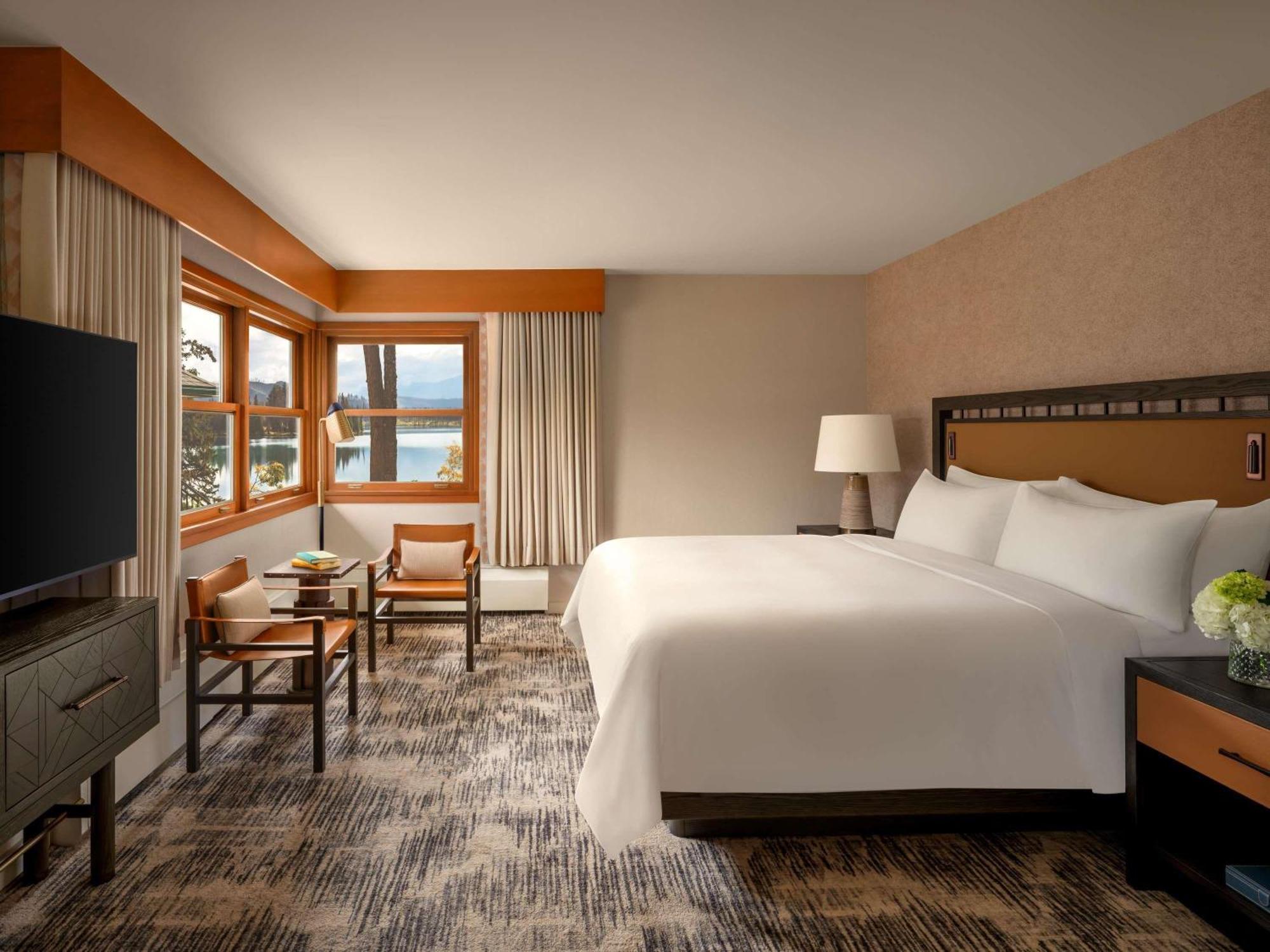One-Bedroom King Suite Lake View