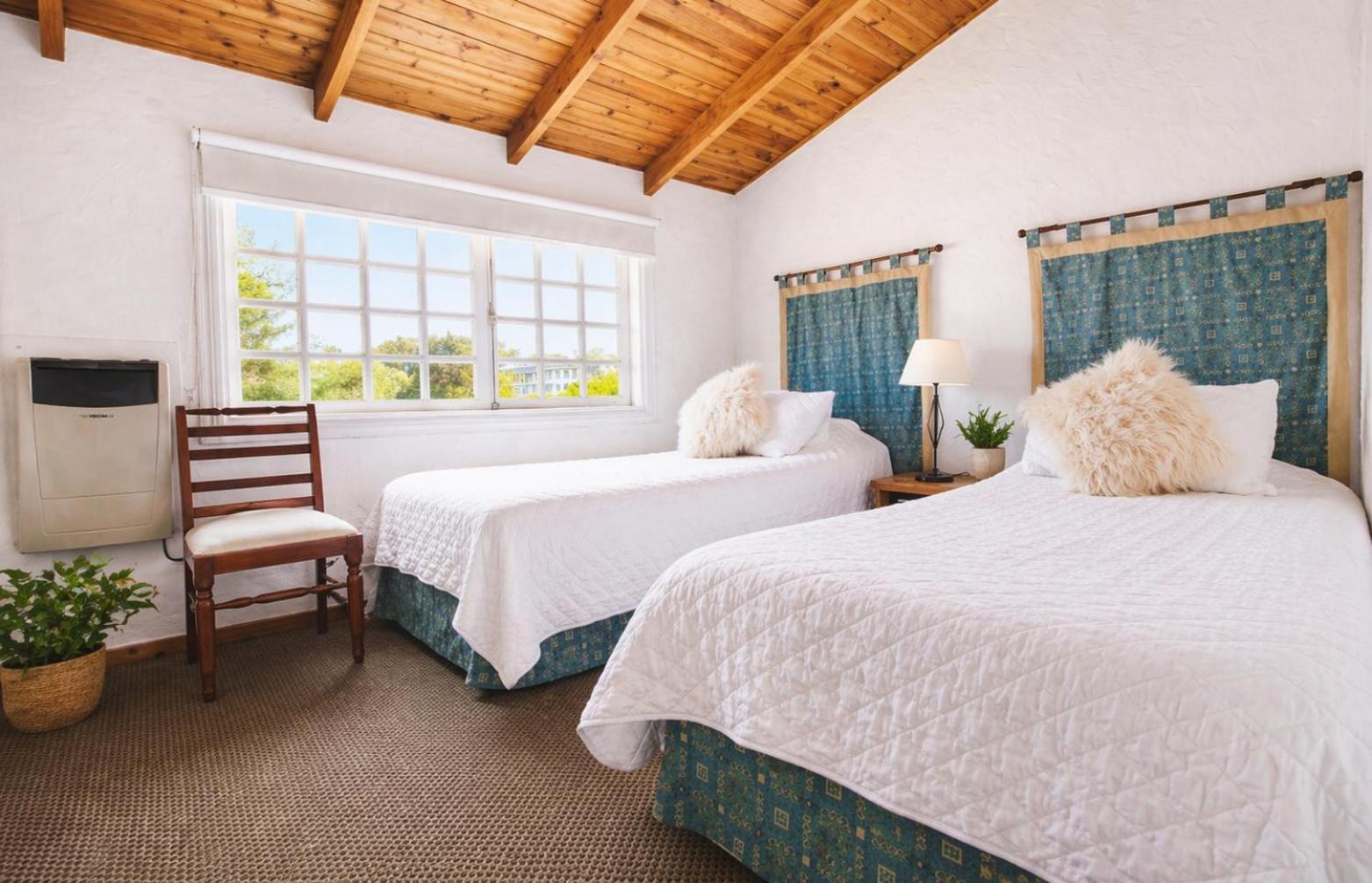 Quarto Pequeno com 2 Camas de Solteiro