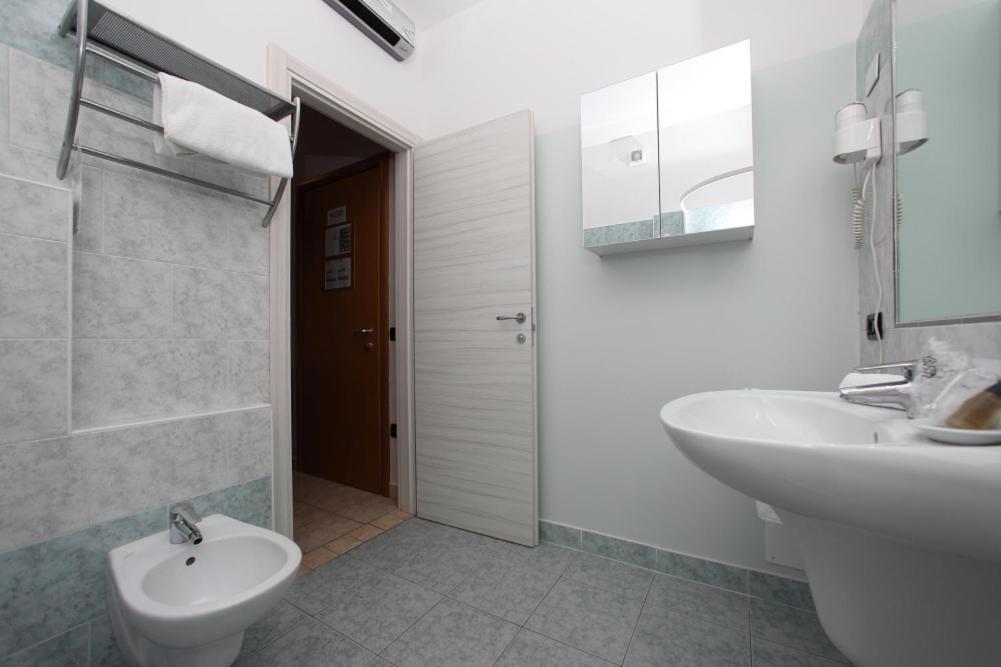 Single Room with Balcony and Garden View