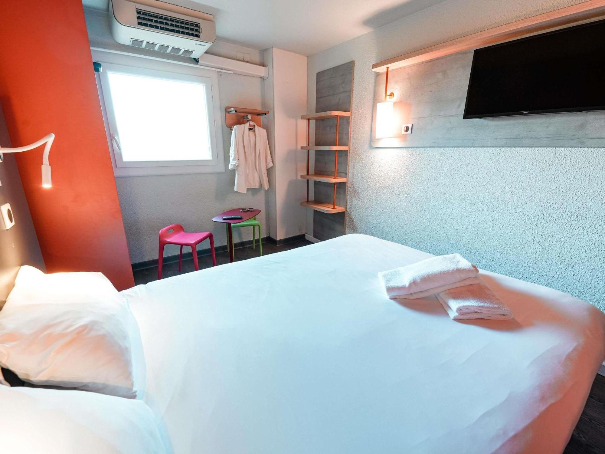 Triple room One Double bed One Foldable single bed