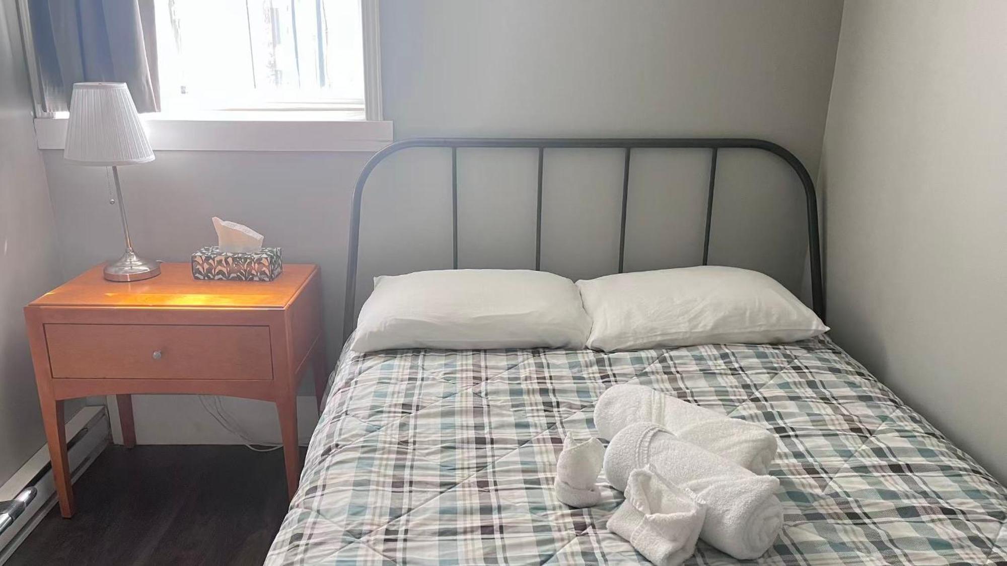 Standard Room with Double Bed and Private Bathroom
