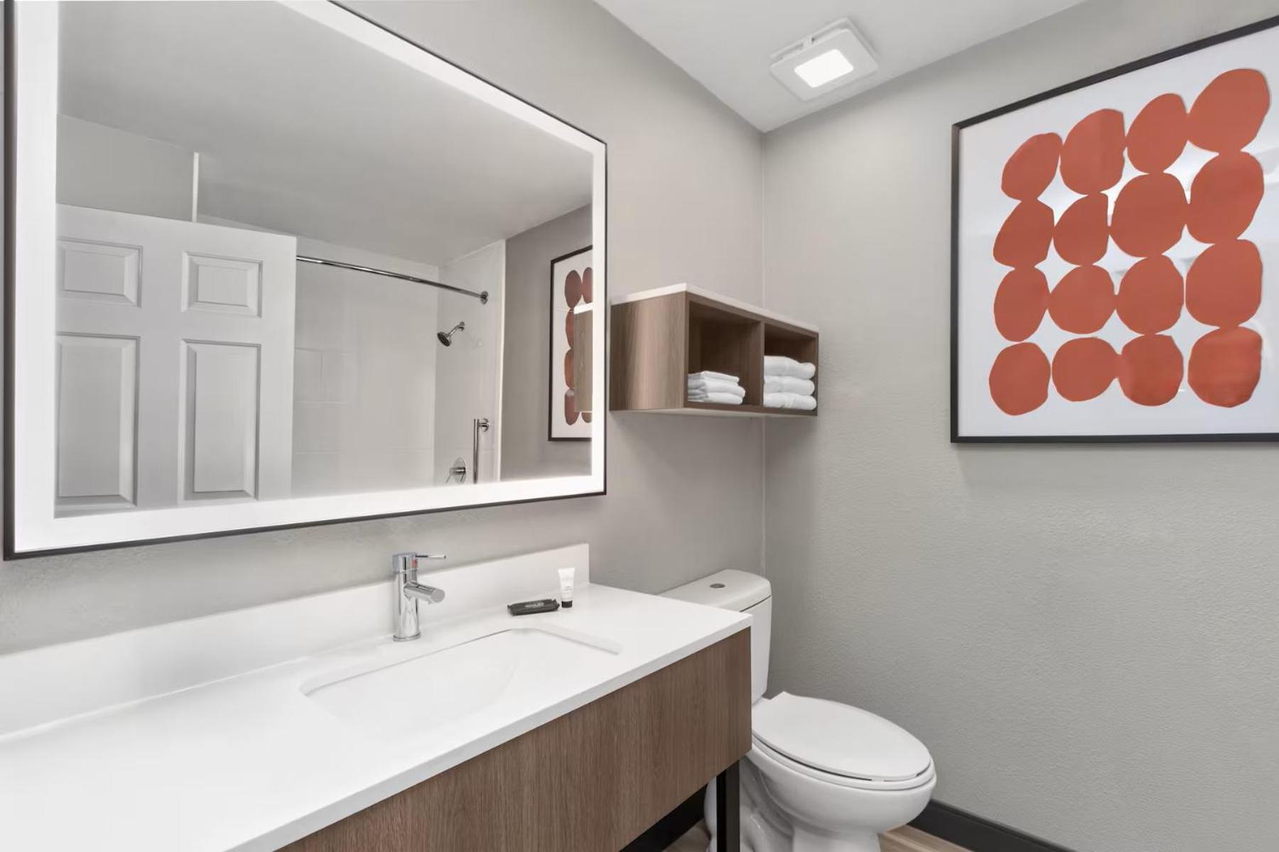 One-Bedroom Queen Suite with Two Queen Beds - Non-Smoking