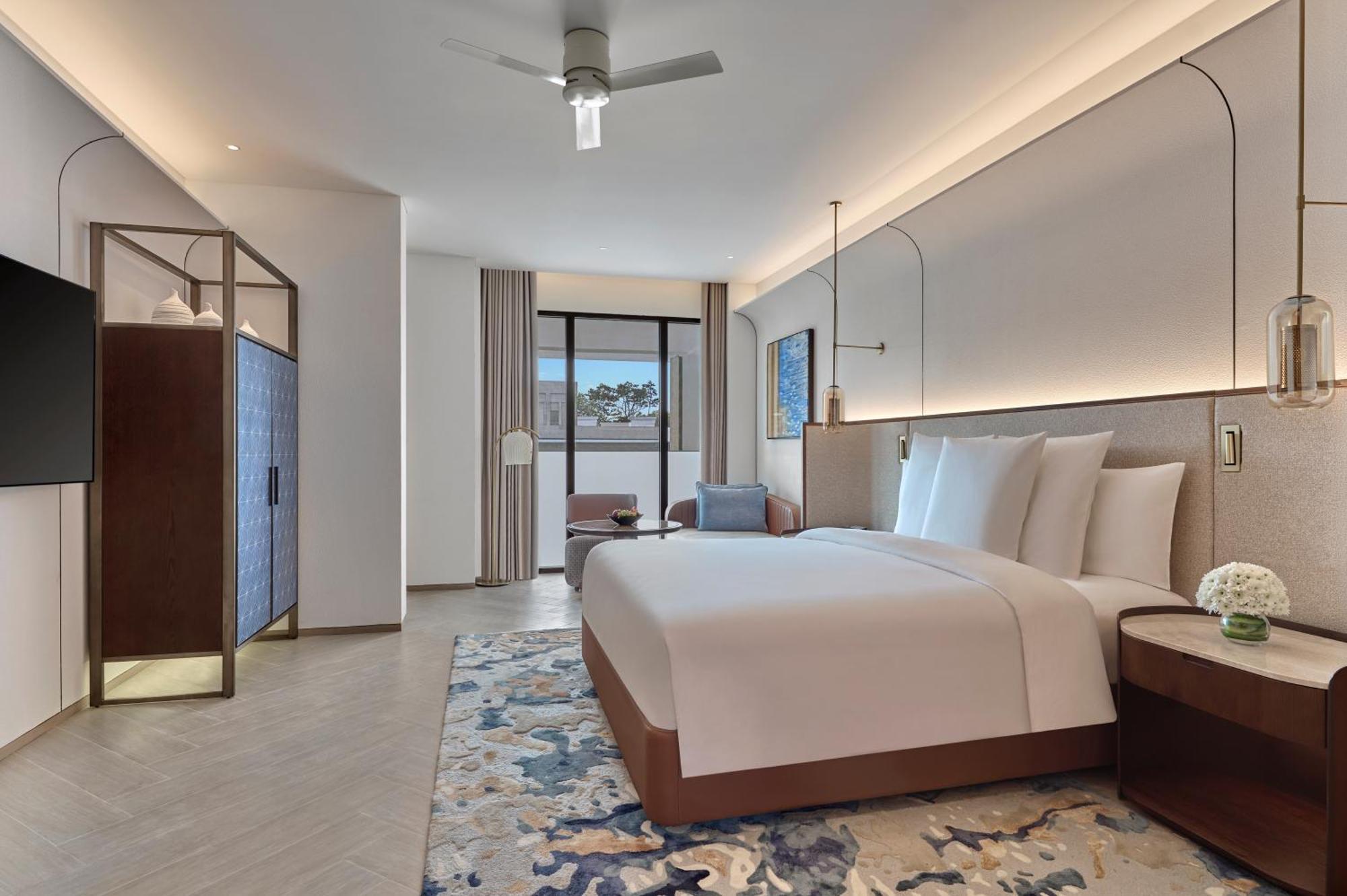 Klassieke Kamer met Kingsize Bed en Uitzicht op het Zwembad