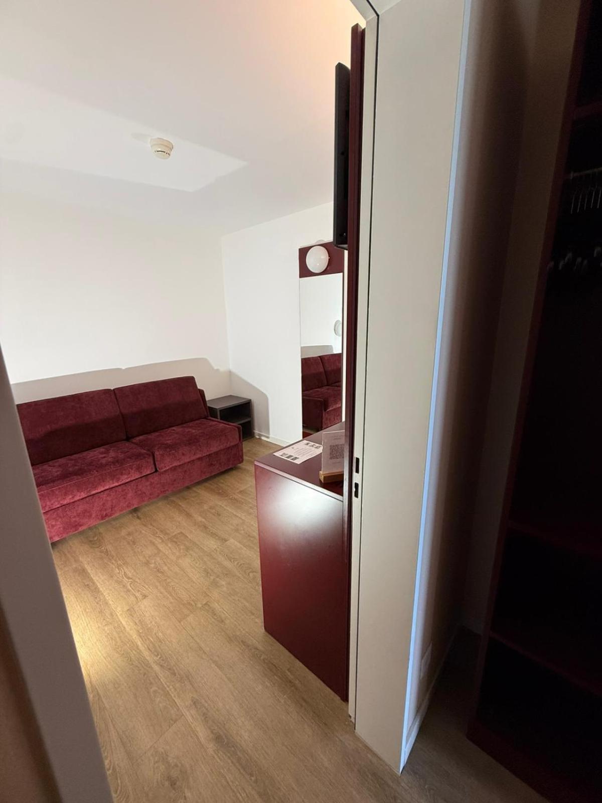Camera doppia exclusive con due letti singoli vista lago