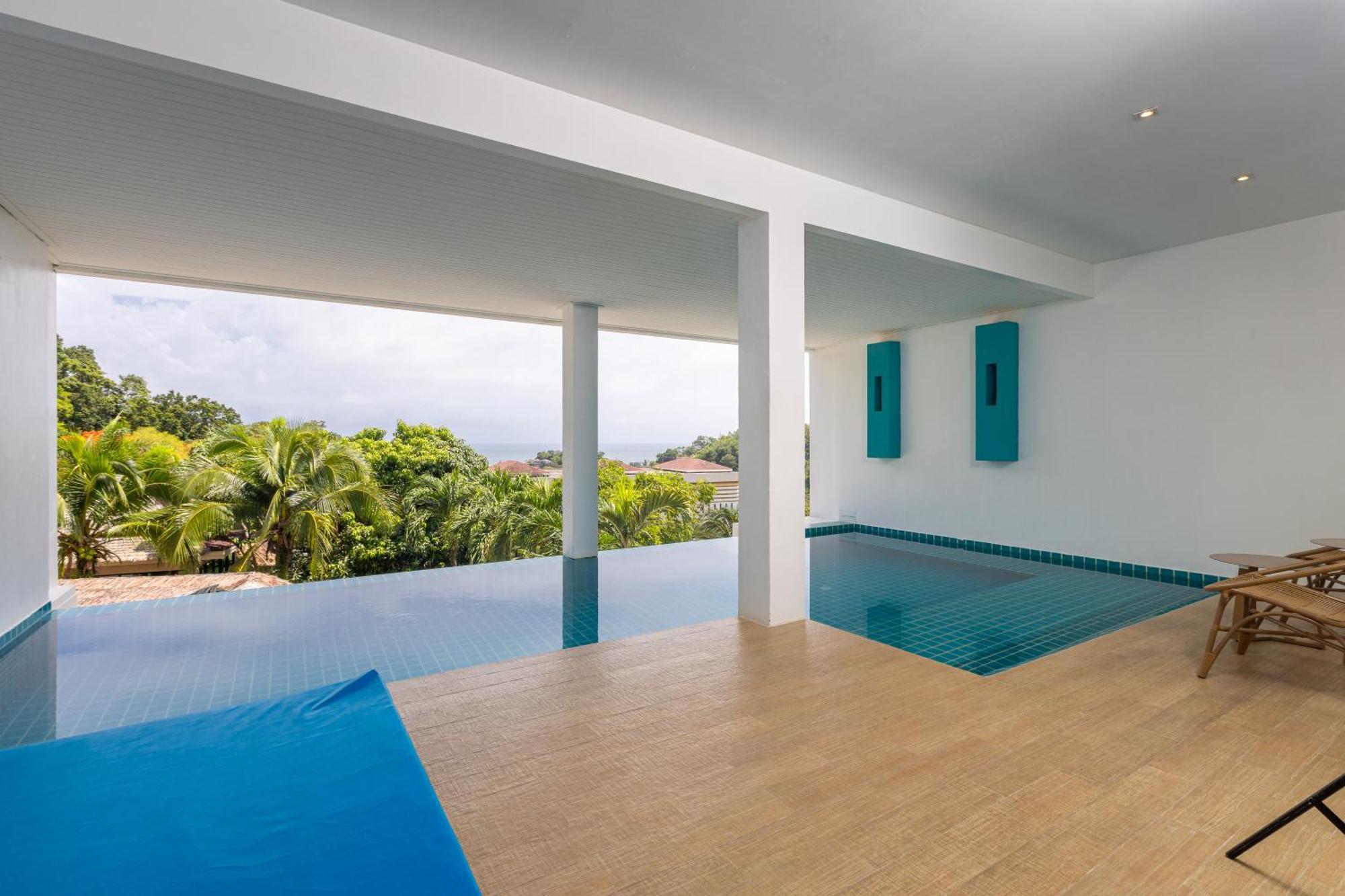 Courtyard View Pool Suite