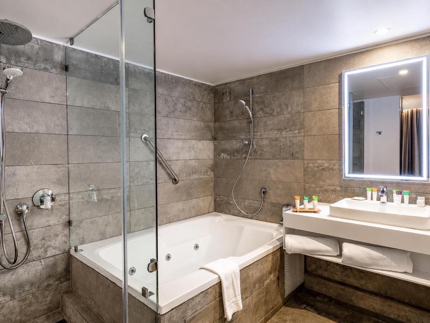 Superior King Suite