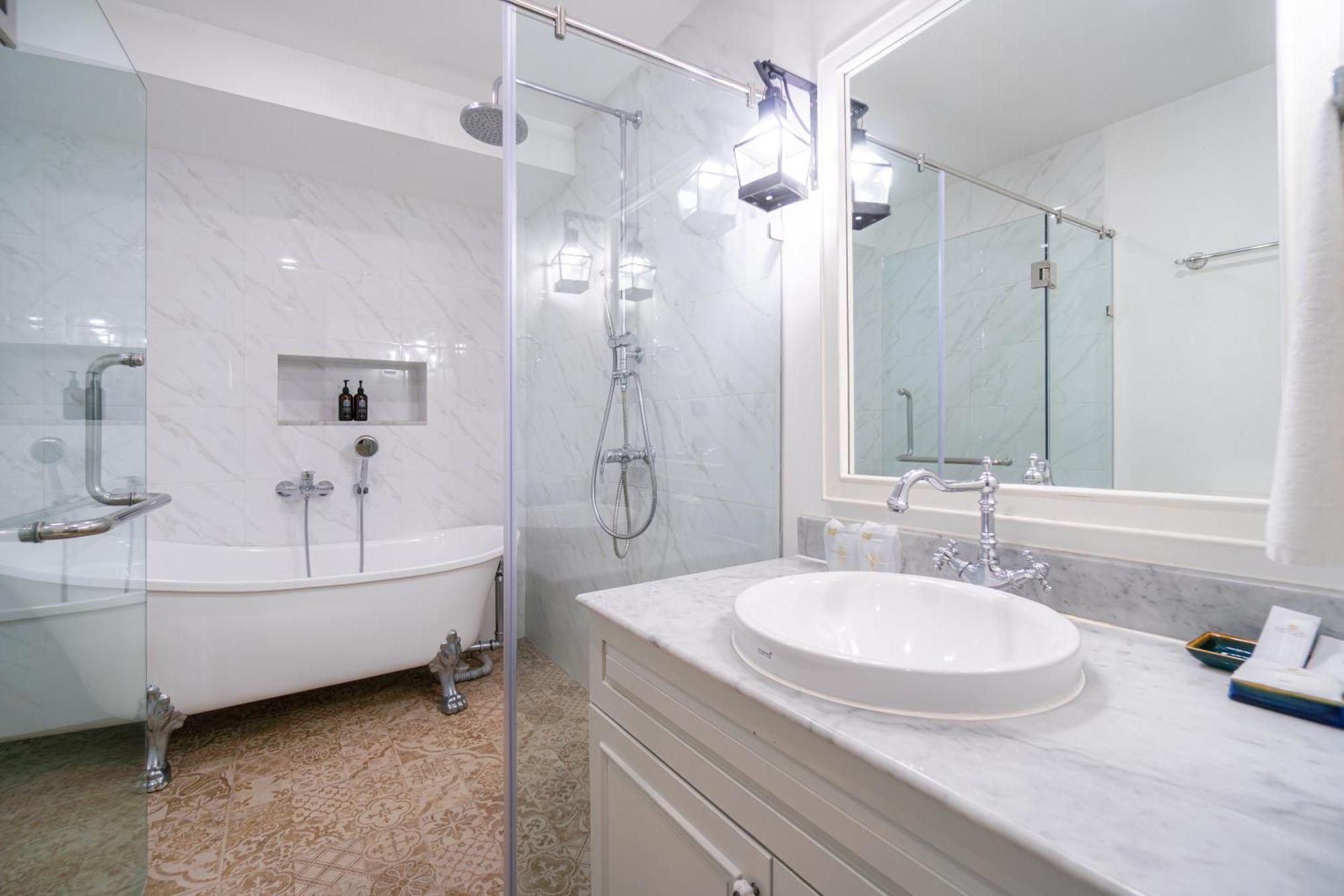 Double Room with Bathub