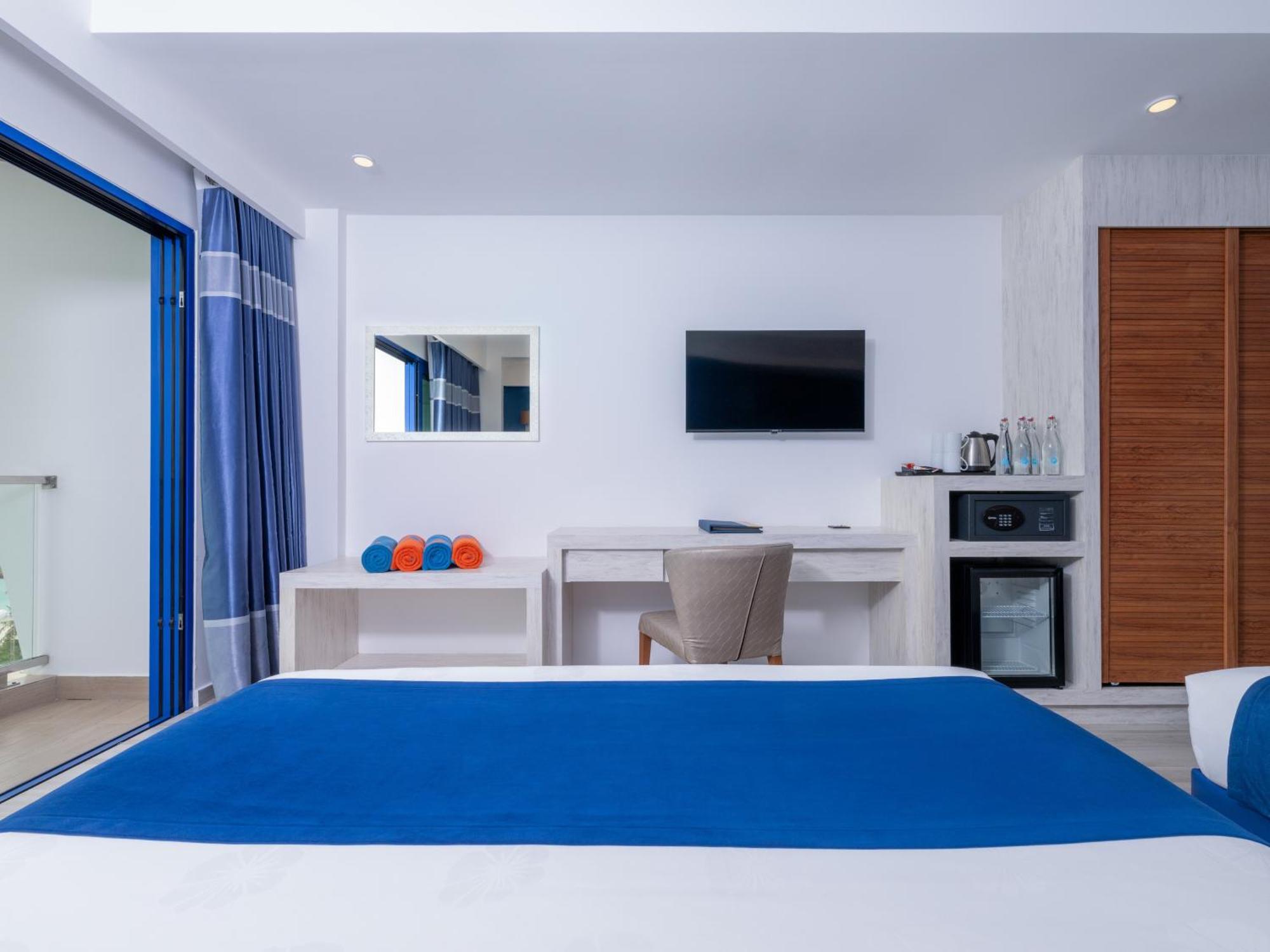 Chambre Quadruple Deluxe avec Balcon - Vue sur Mer