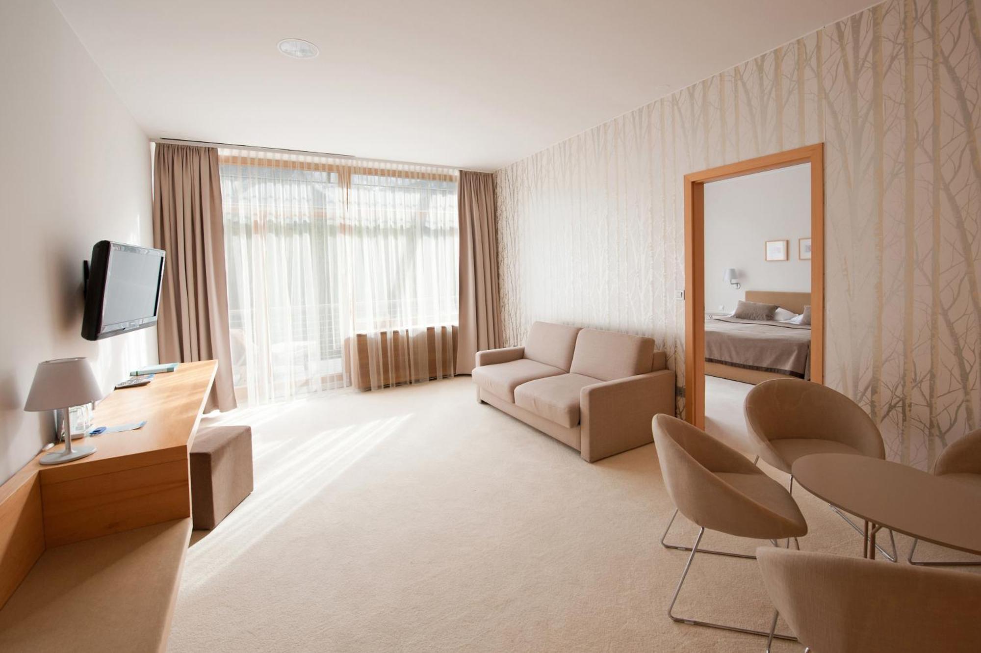 Suite with Balcony and Mountain View