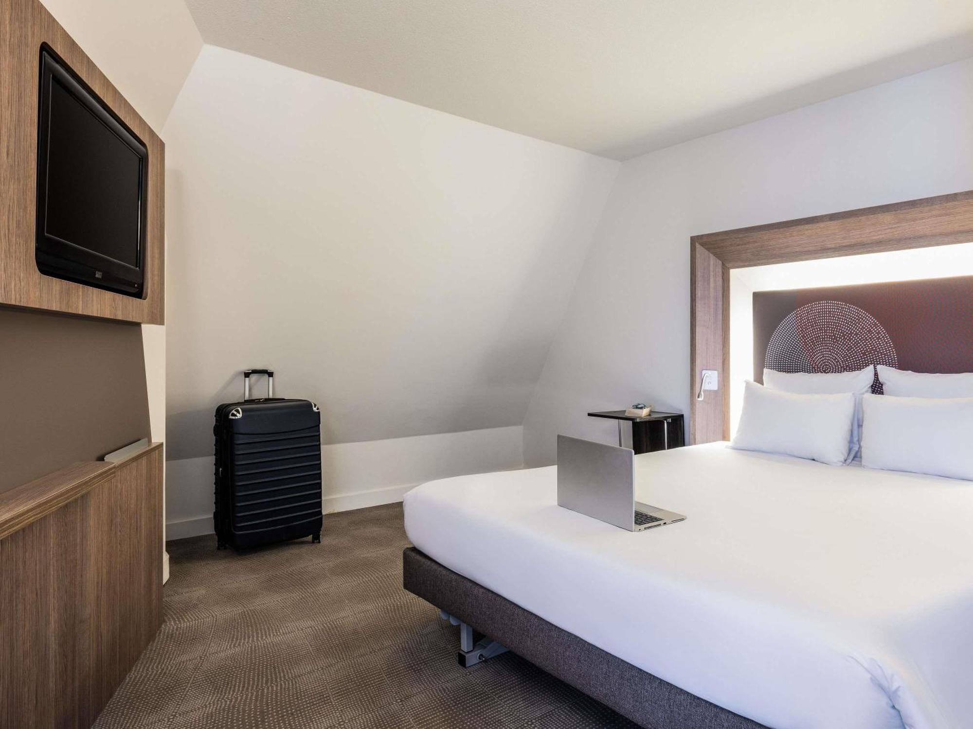 Accessible Superior Room Double Bed Two Sofabeds
