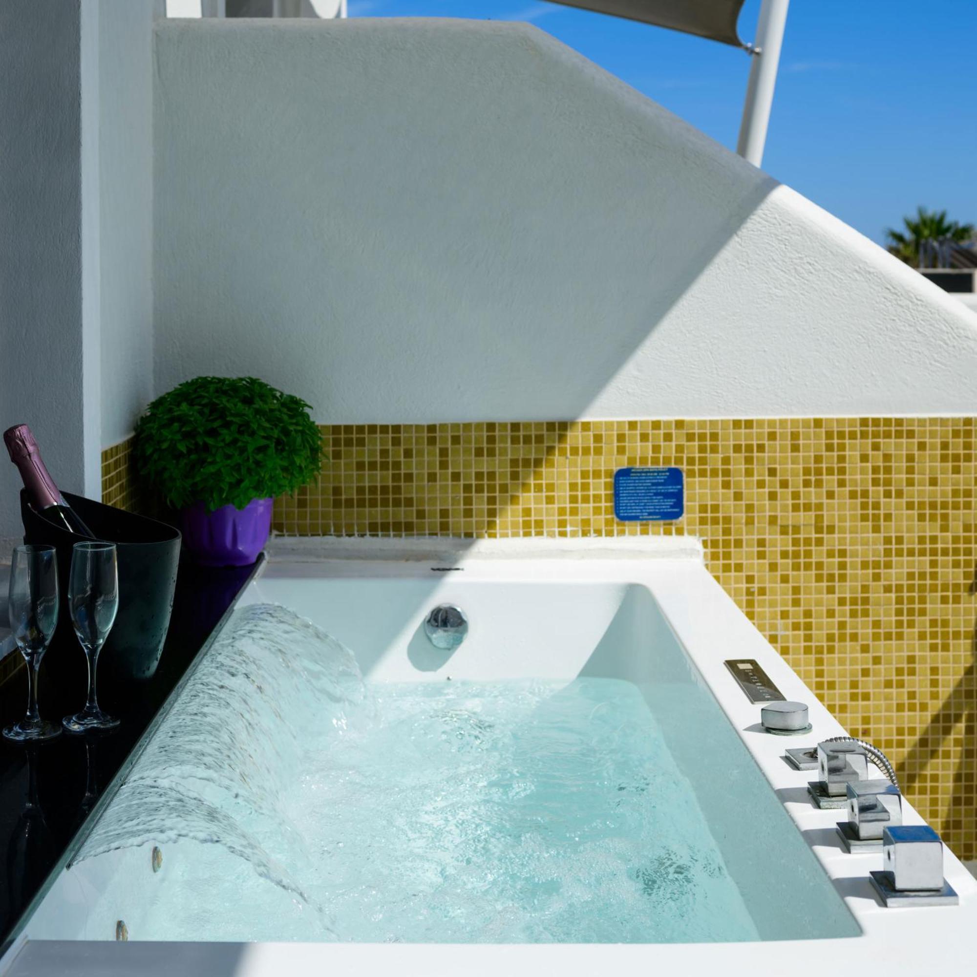 Elegante Suite met Hot Tub Buiten