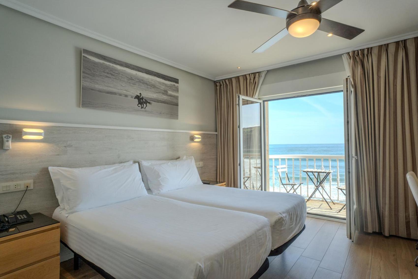 Habitación Doble Superior con balcón - vistas al mar