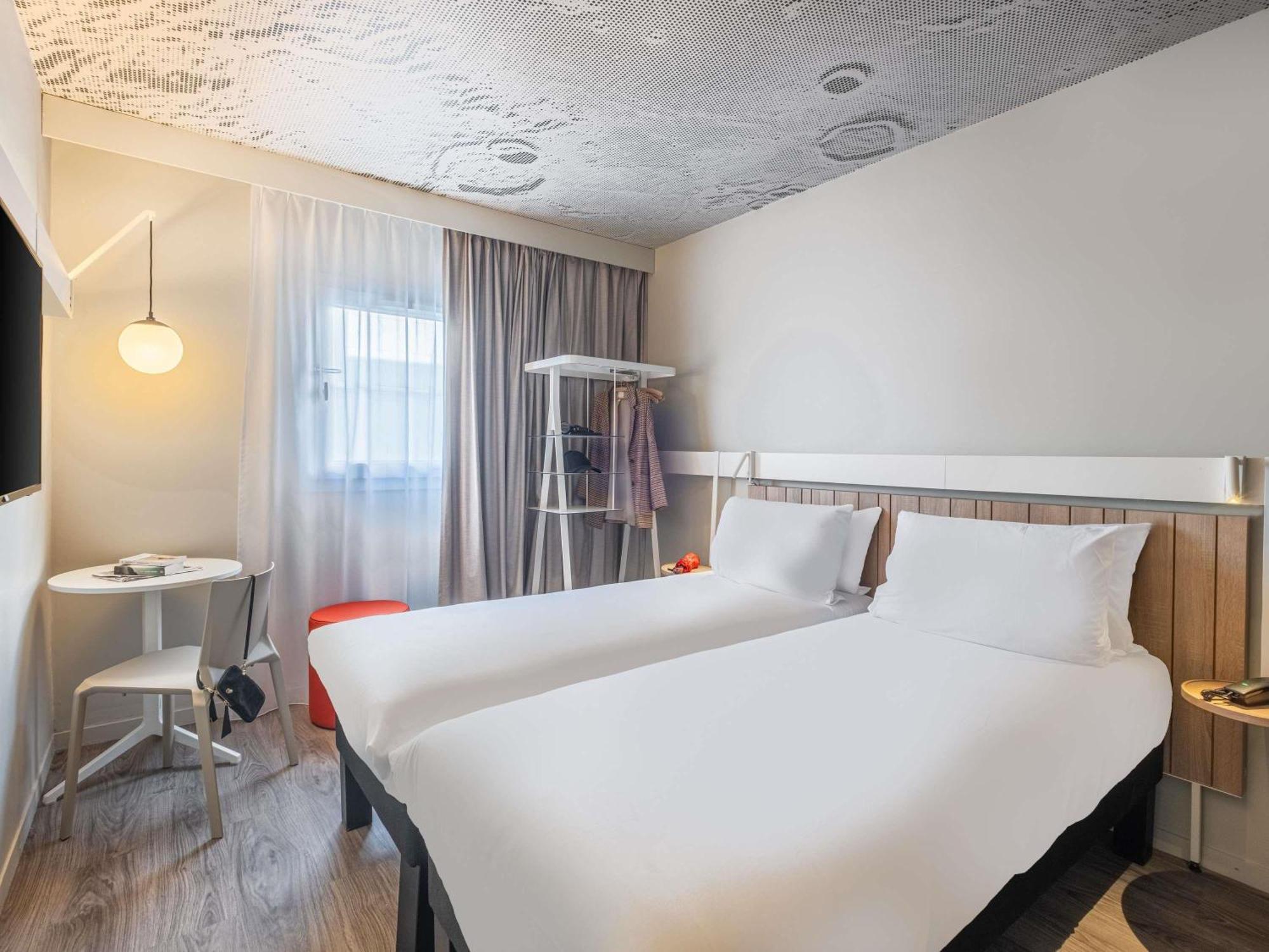 Standard Room with Two Single Beds