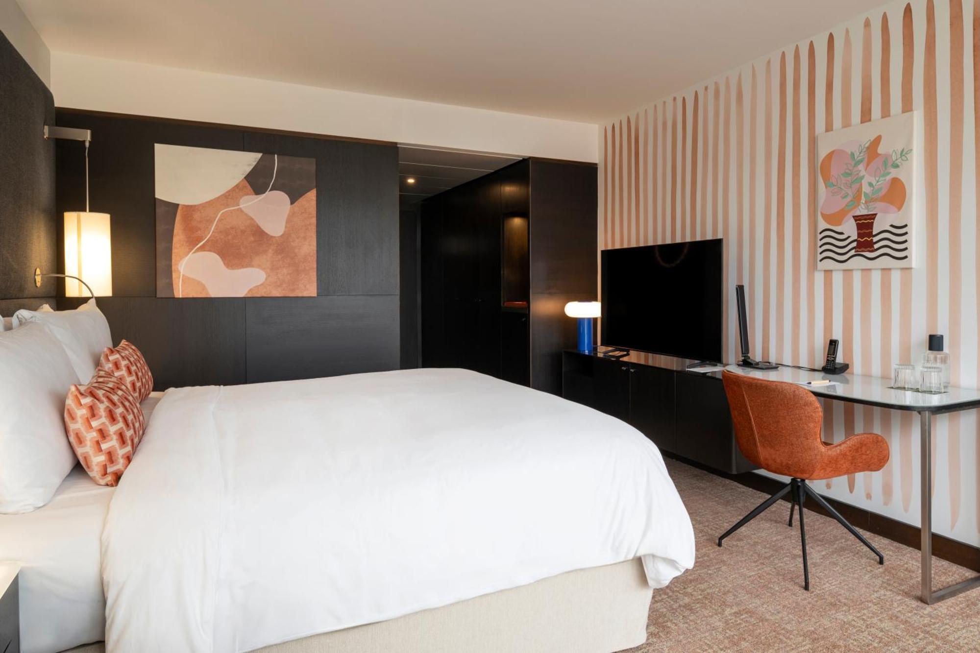 Prestige Wave Room