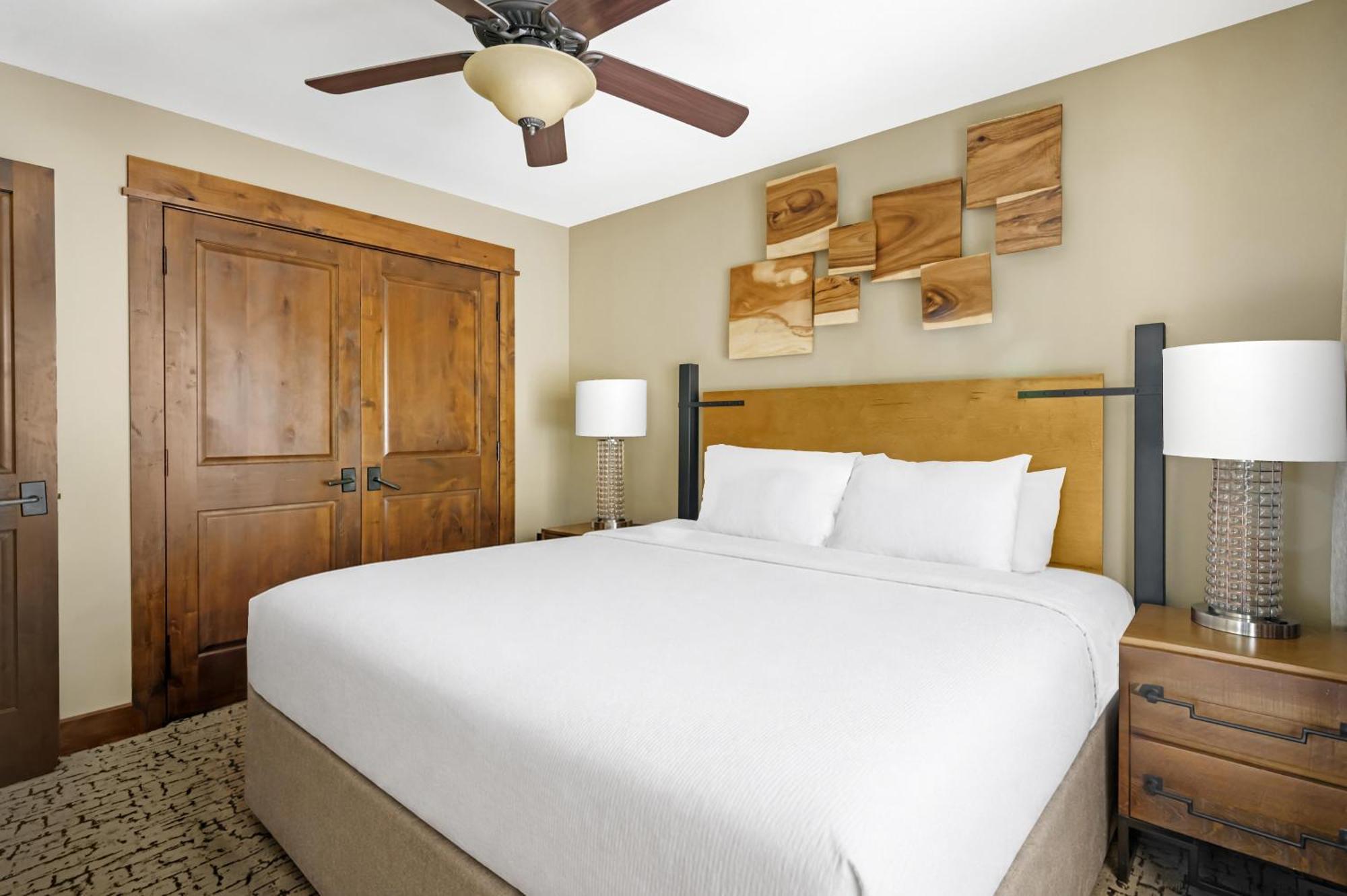 Three-Bedroom Suite with Three King Beds and Two Sofa Beds