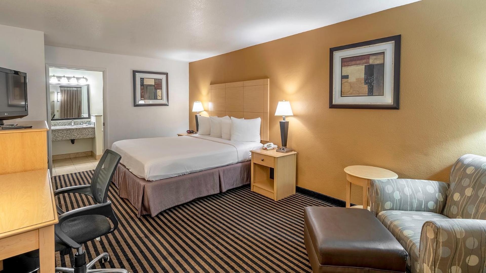 King Room with Courtyard View - Non-Smoking