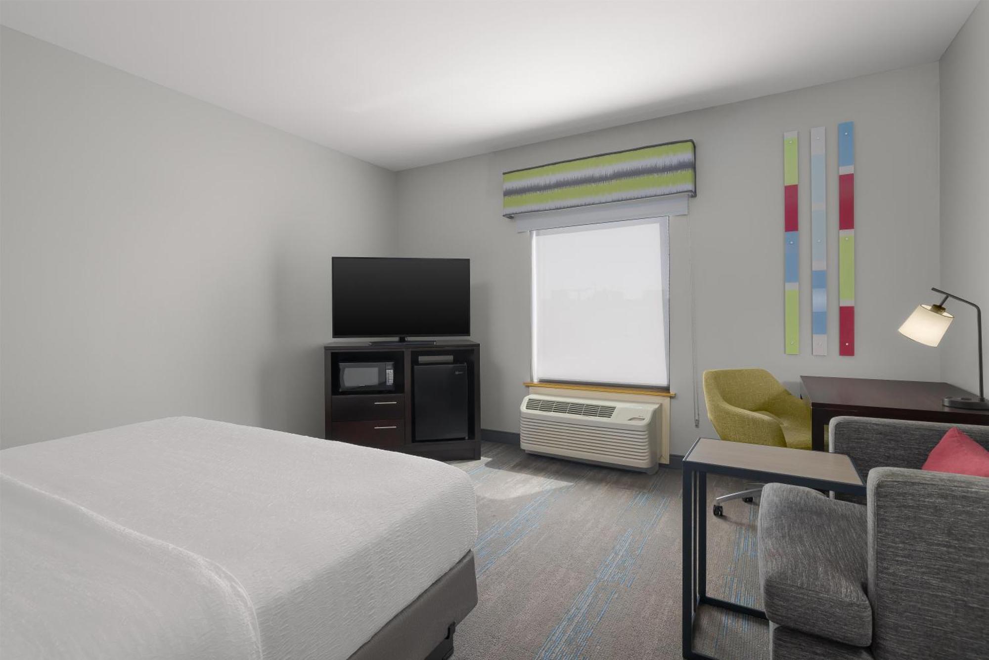 King Room with King Bed - Non-Smoking