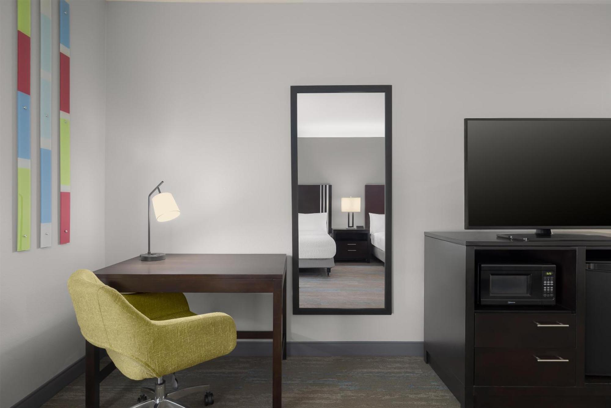 Queen Room with Two Queen Beds - Mobility Access/Non-Smoking