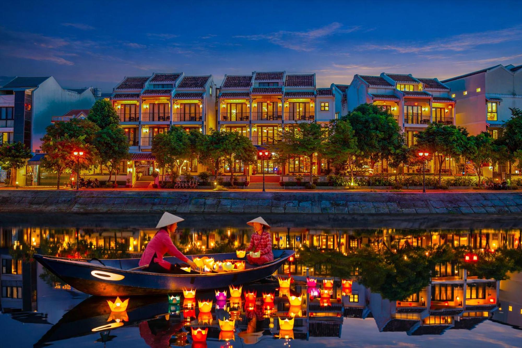 Luxury Double Room with Balcony and River View